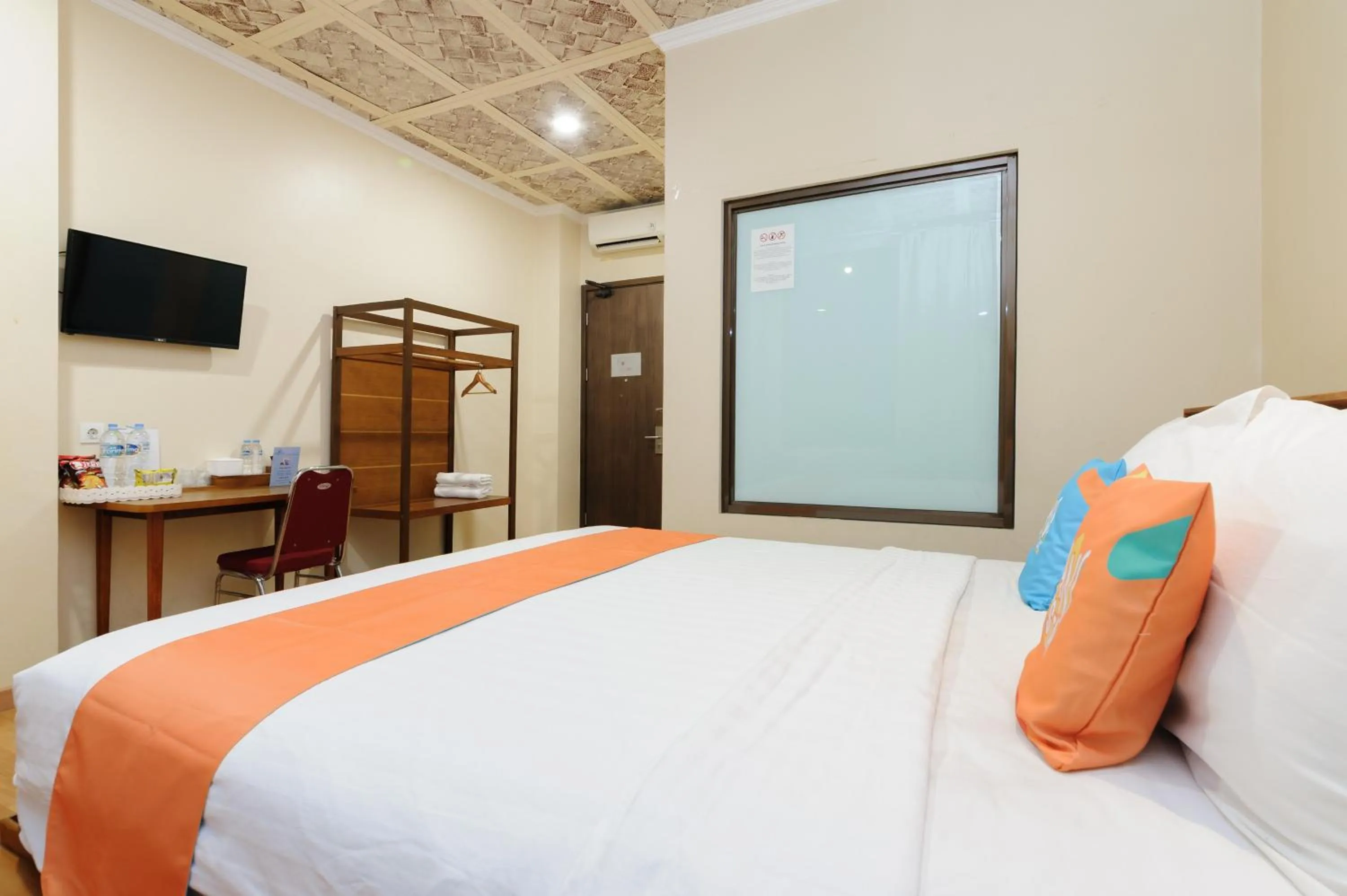 Bedroom, Bed in Sans Vibes Joe Hotel Soekarno Hatta Airport