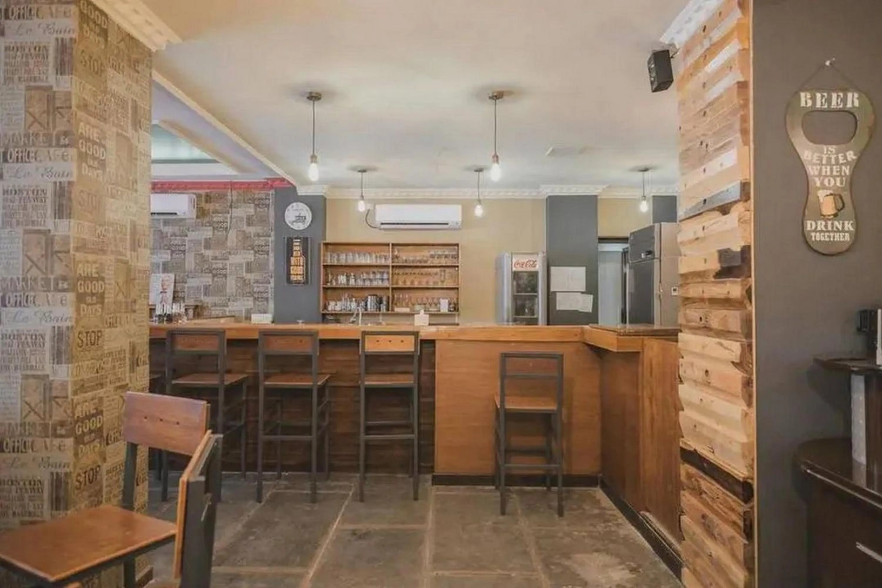 Restaurant/places to eat in Sans Vibes Joe Hotel Soekarno Hatta Airport