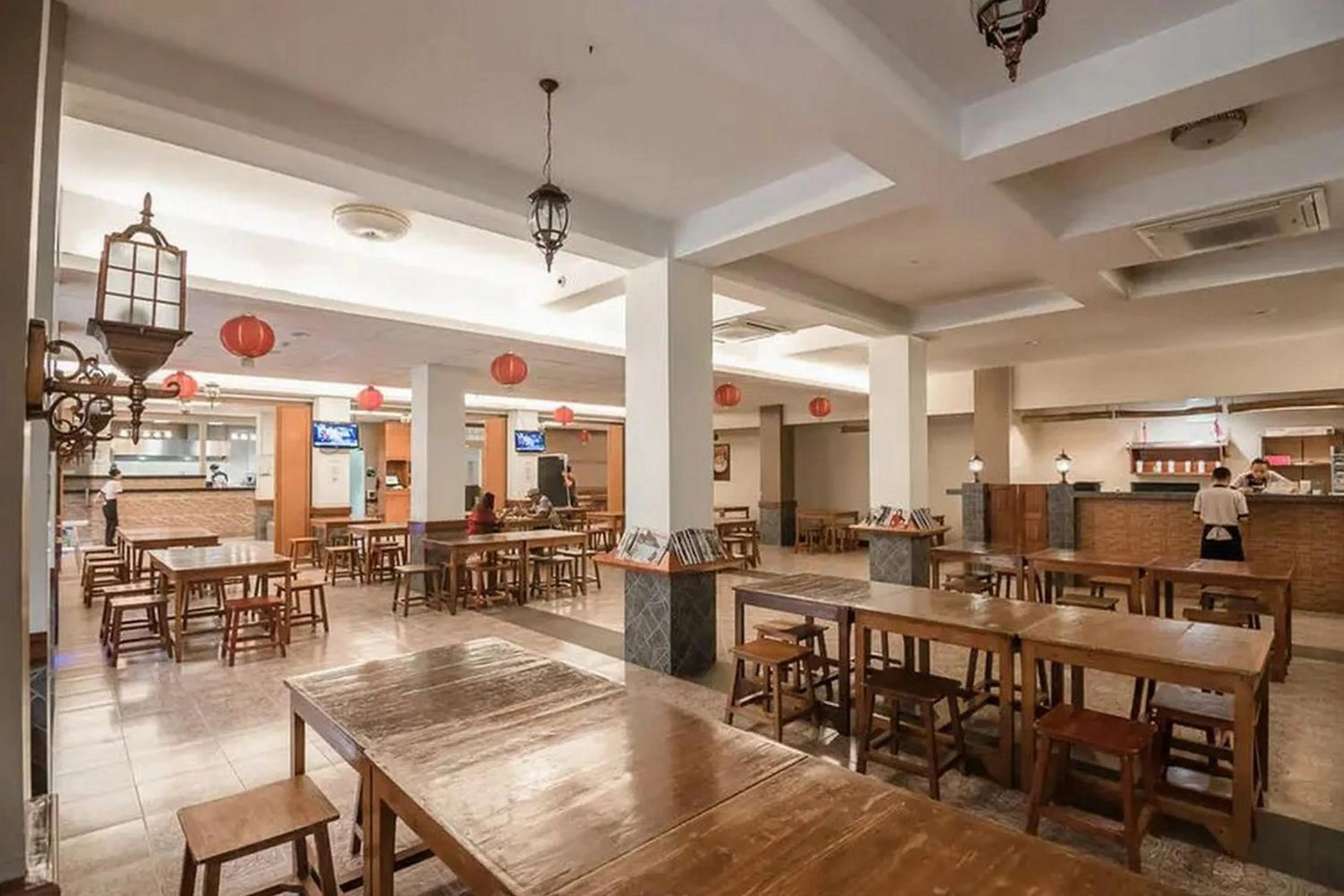 Restaurant/places to eat in Sans Vibes Joe Hotel Soekarno Hatta Airport