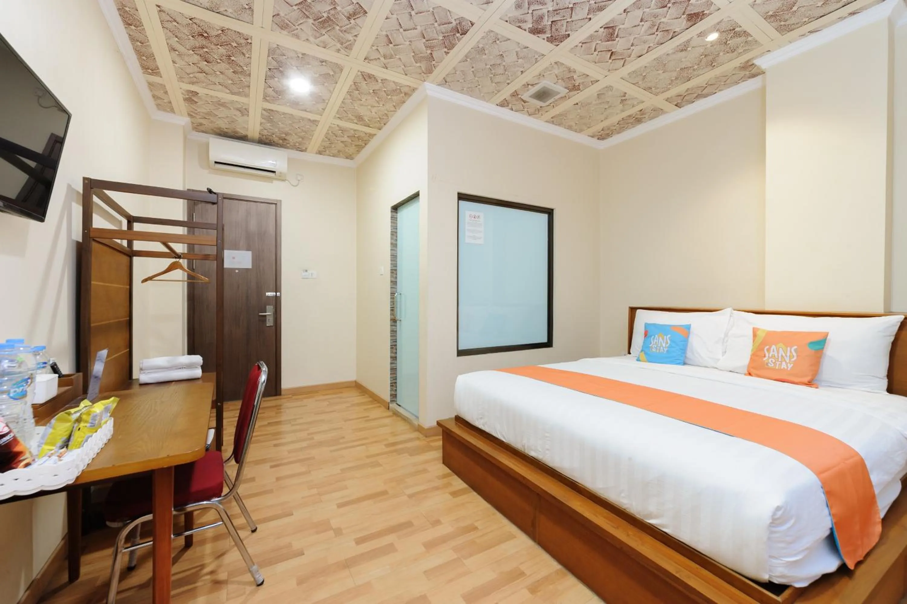 Bedroom, Bed in Sans Vibes Joe Hotel Soekarno Hatta Airport