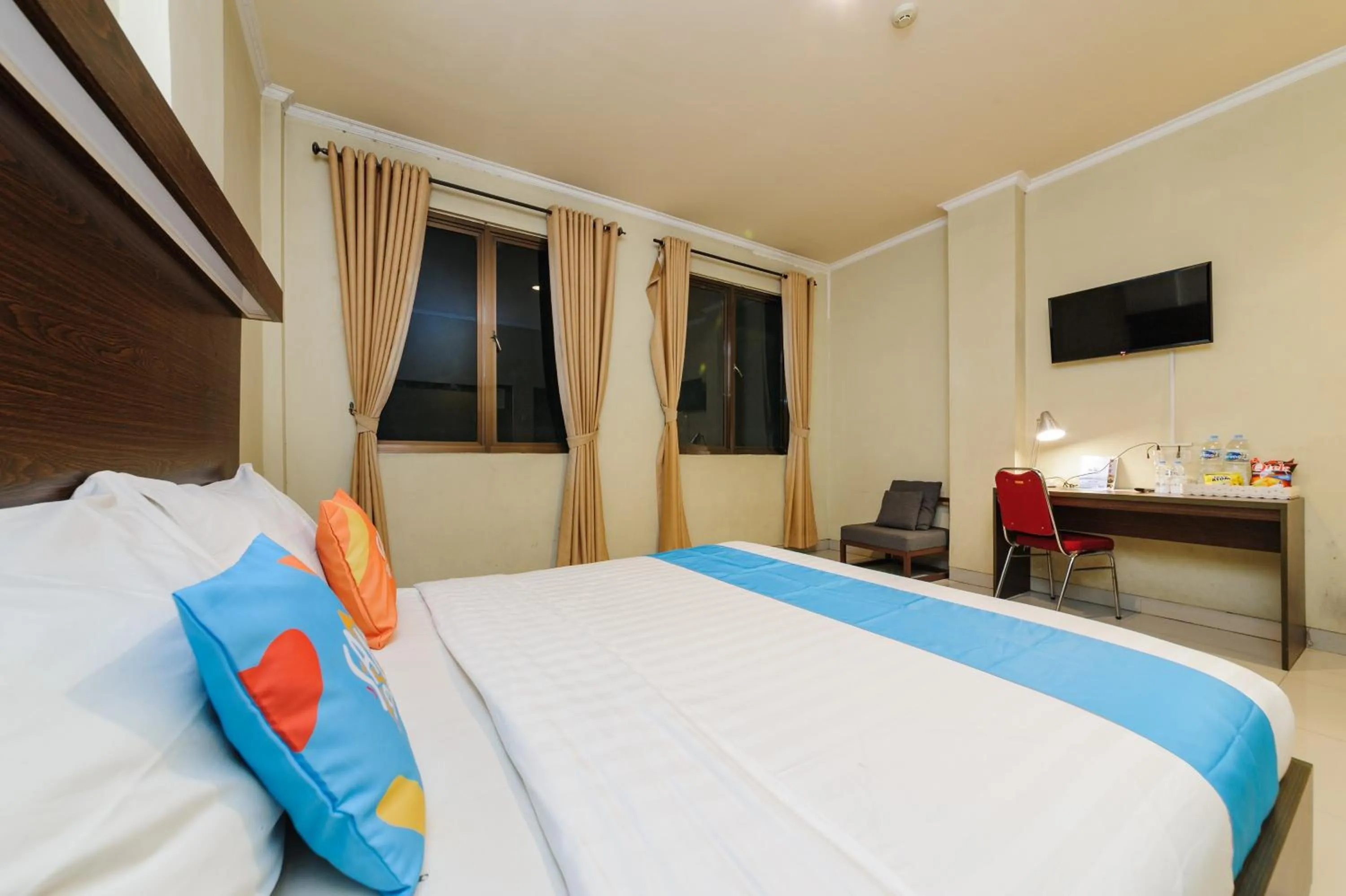 Bedroom, Bed in Sans Vibes Joe Hotel Soekarno Hatta Airport