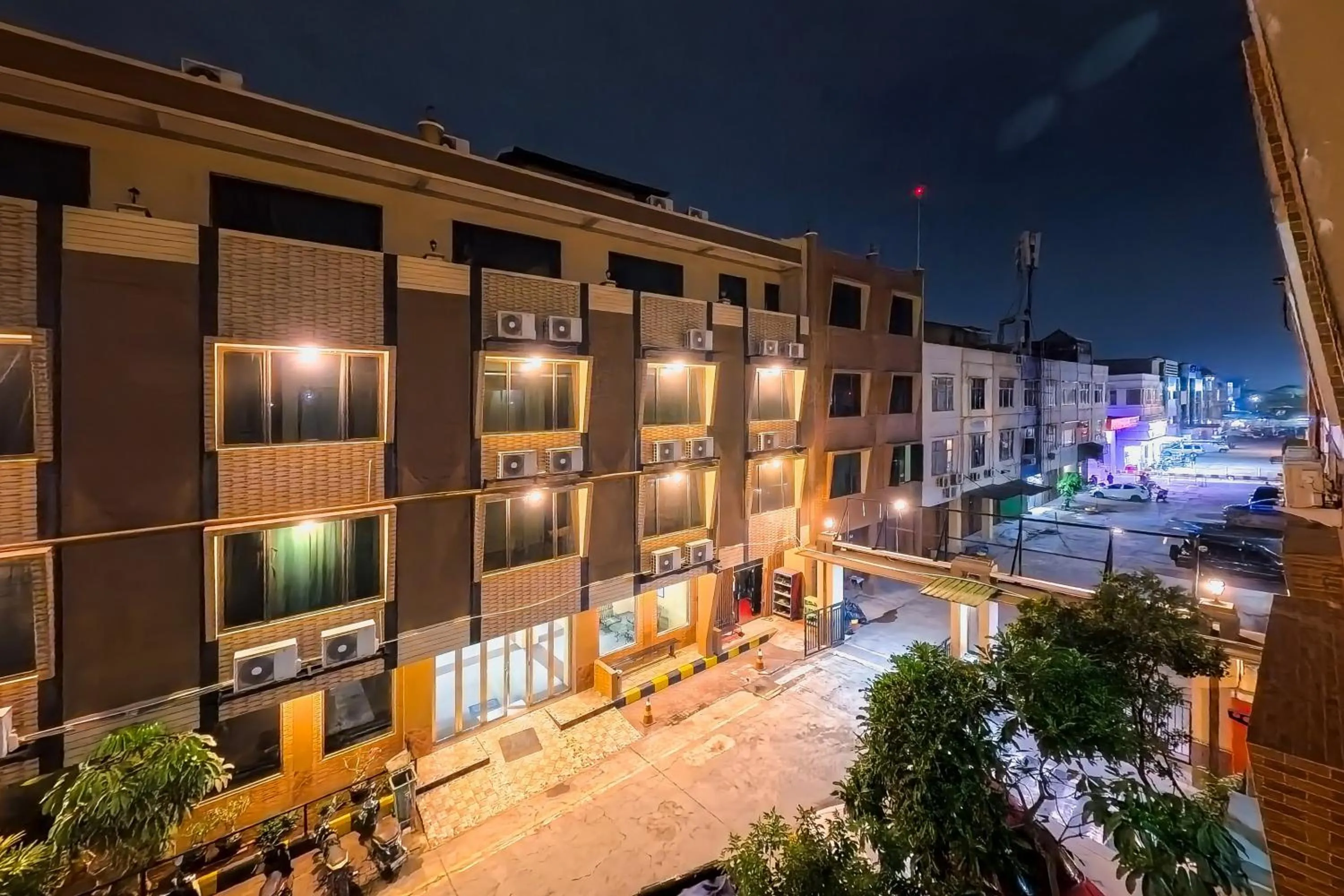 Facade/entrance in Sans Vibes Joe Hotel Soekarno Hatta Airport