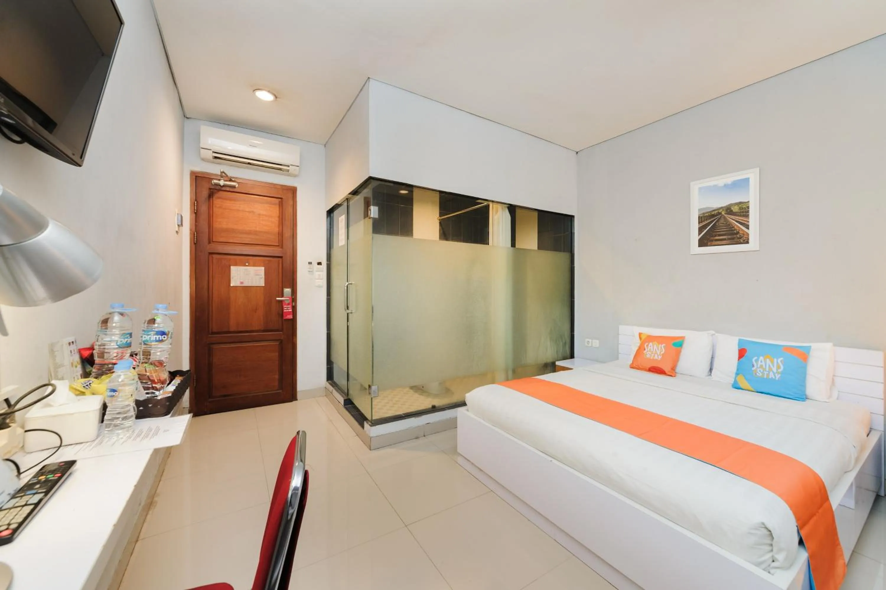 Bedroom, Bed in Sans Vibes Joe Hotel Soekarno Hatta Airport