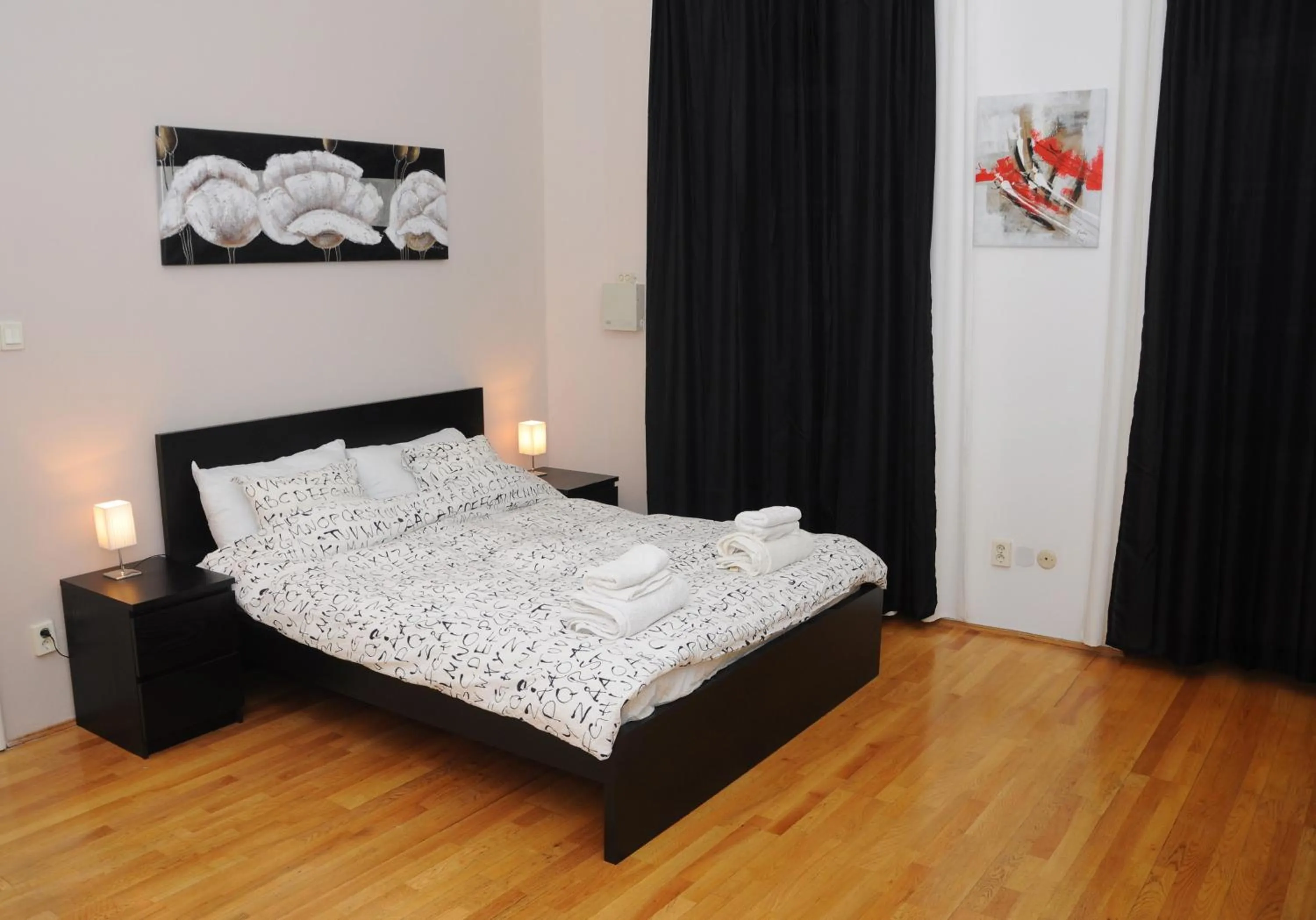 Bedroom, Bed in Zonaflat - Opera