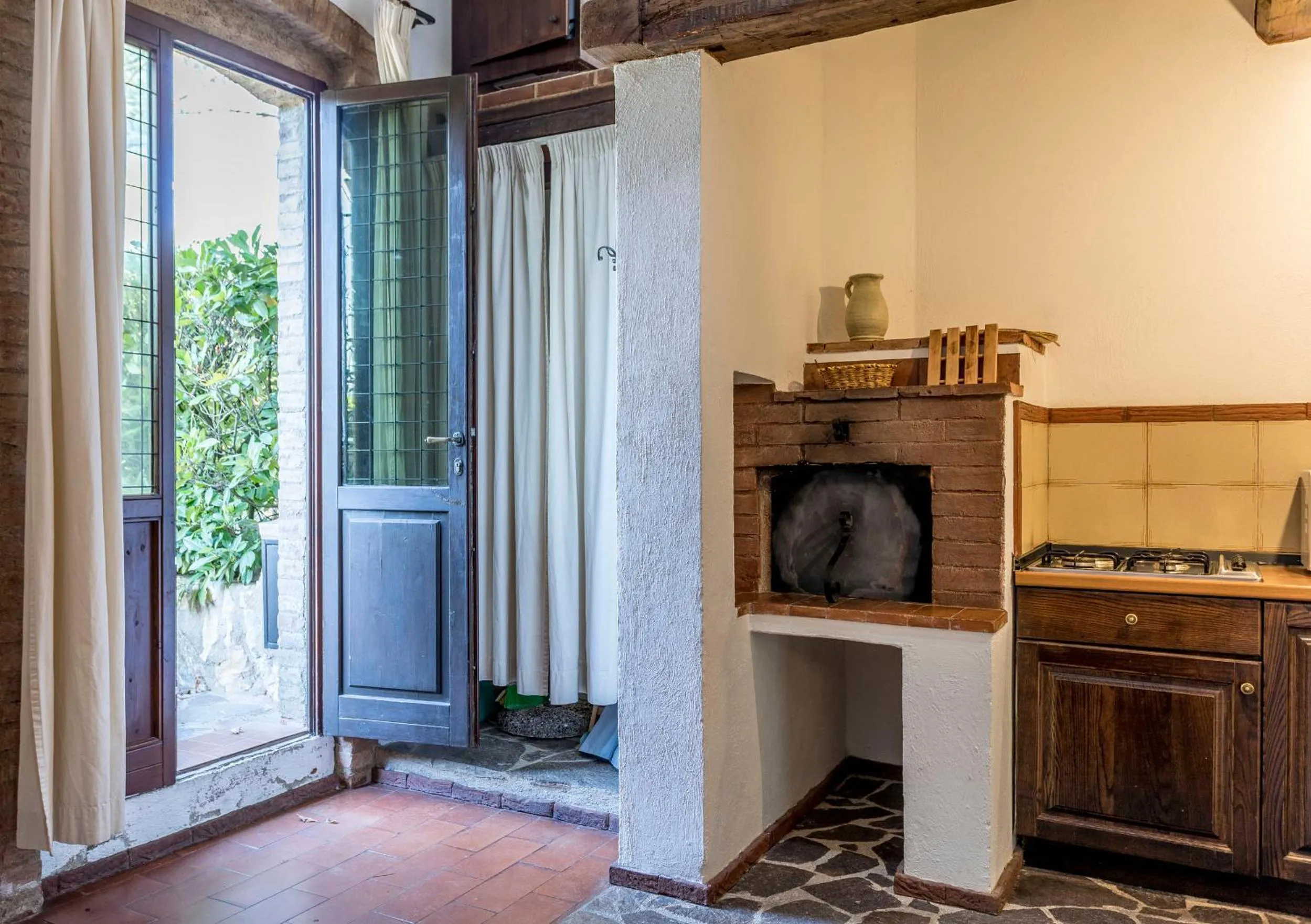 Kitchen or kitchenette in Borgo Il Poggiaccio Residenza Turistico Alberghiera