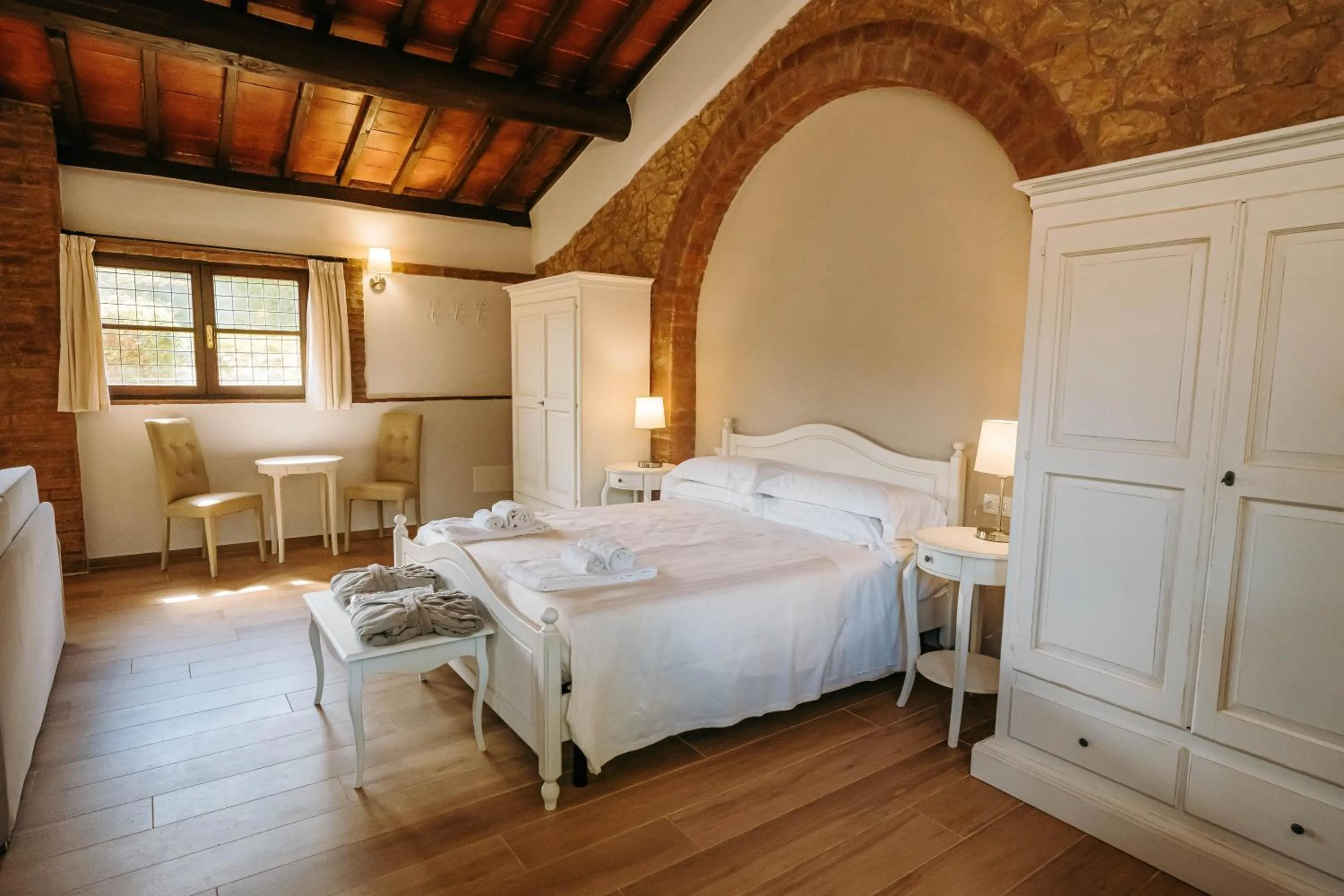 Bedroom, Bed in Borgo Il Poggiaccio Residenza Turistico Alberghiera