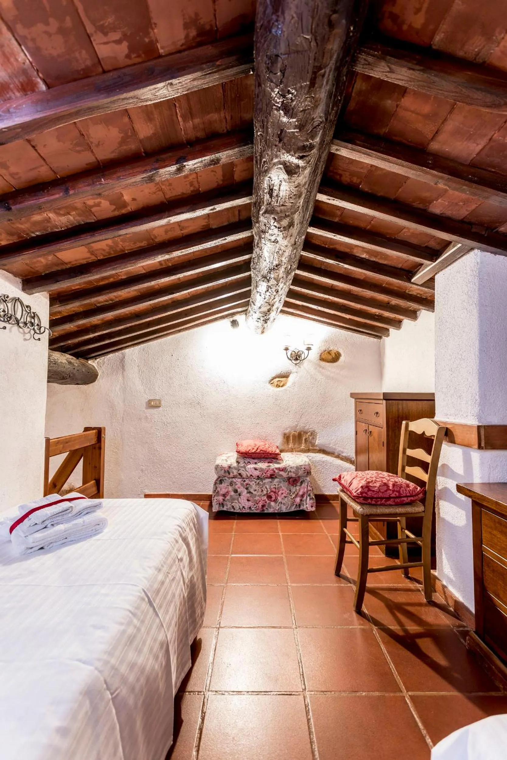 Photo of the whole room, Bed in Borgo Il Poggiaccio Residenza Turistico Alberghiera