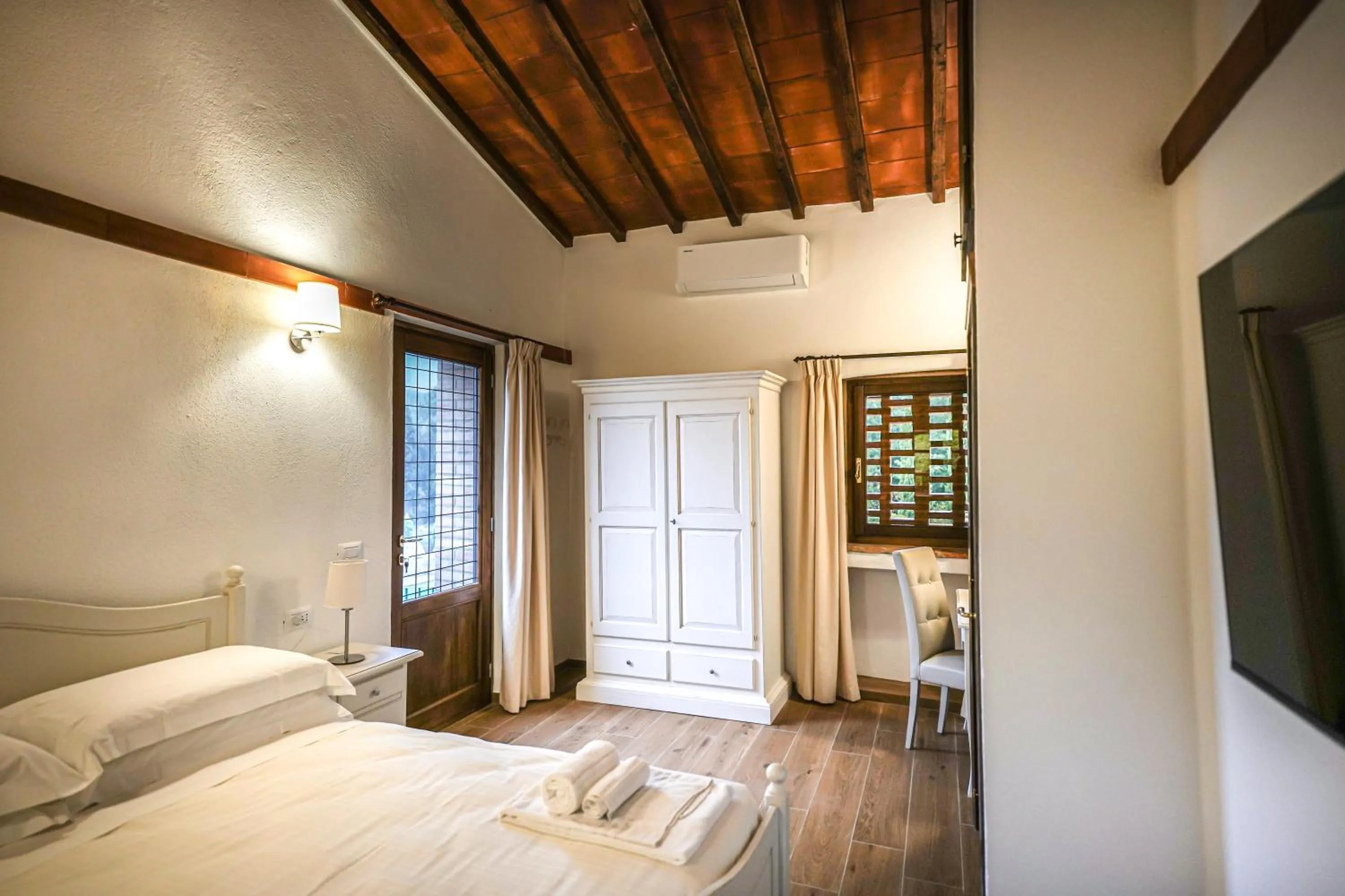 Bedroom, Bed in Borgo Il Poggiaccio Residenza Turistico Alberghiera