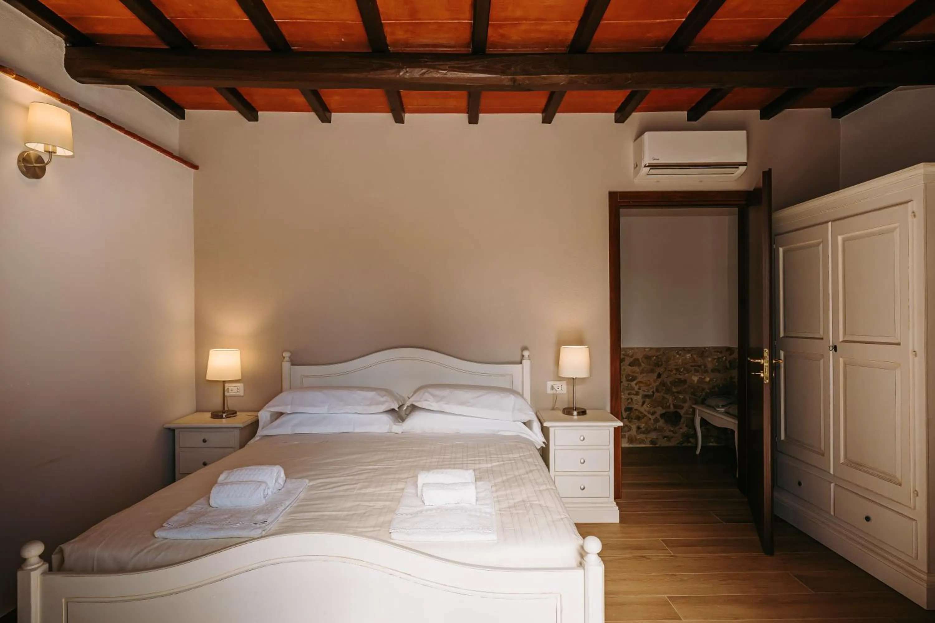 Photo of the whole room, Bed in Borgo Il Poggiaccio Residenza Turistico Alberghiera