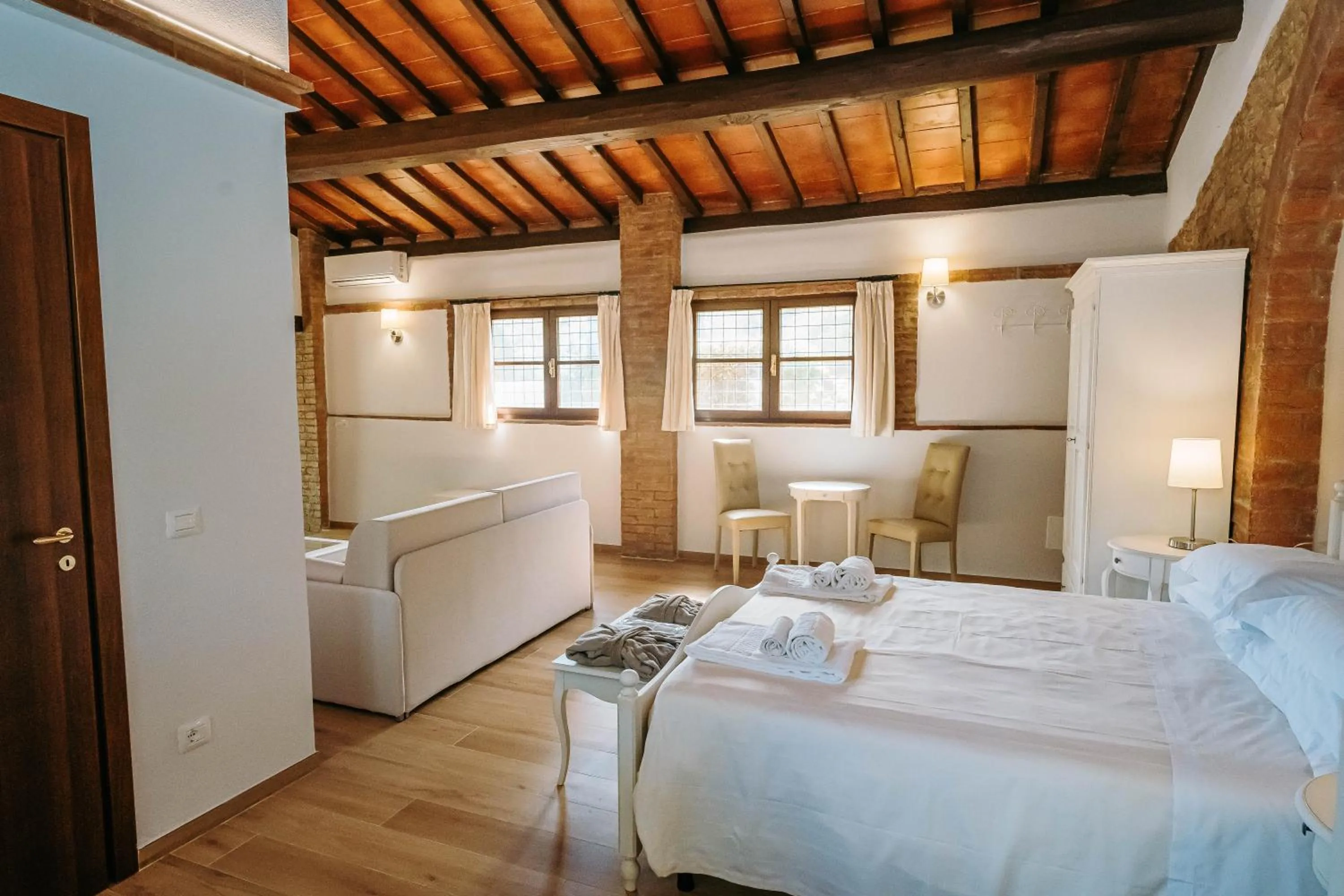 Bedroom, Bed in Borgo Il Poggiaccio Residenza Turistico Alberghiera