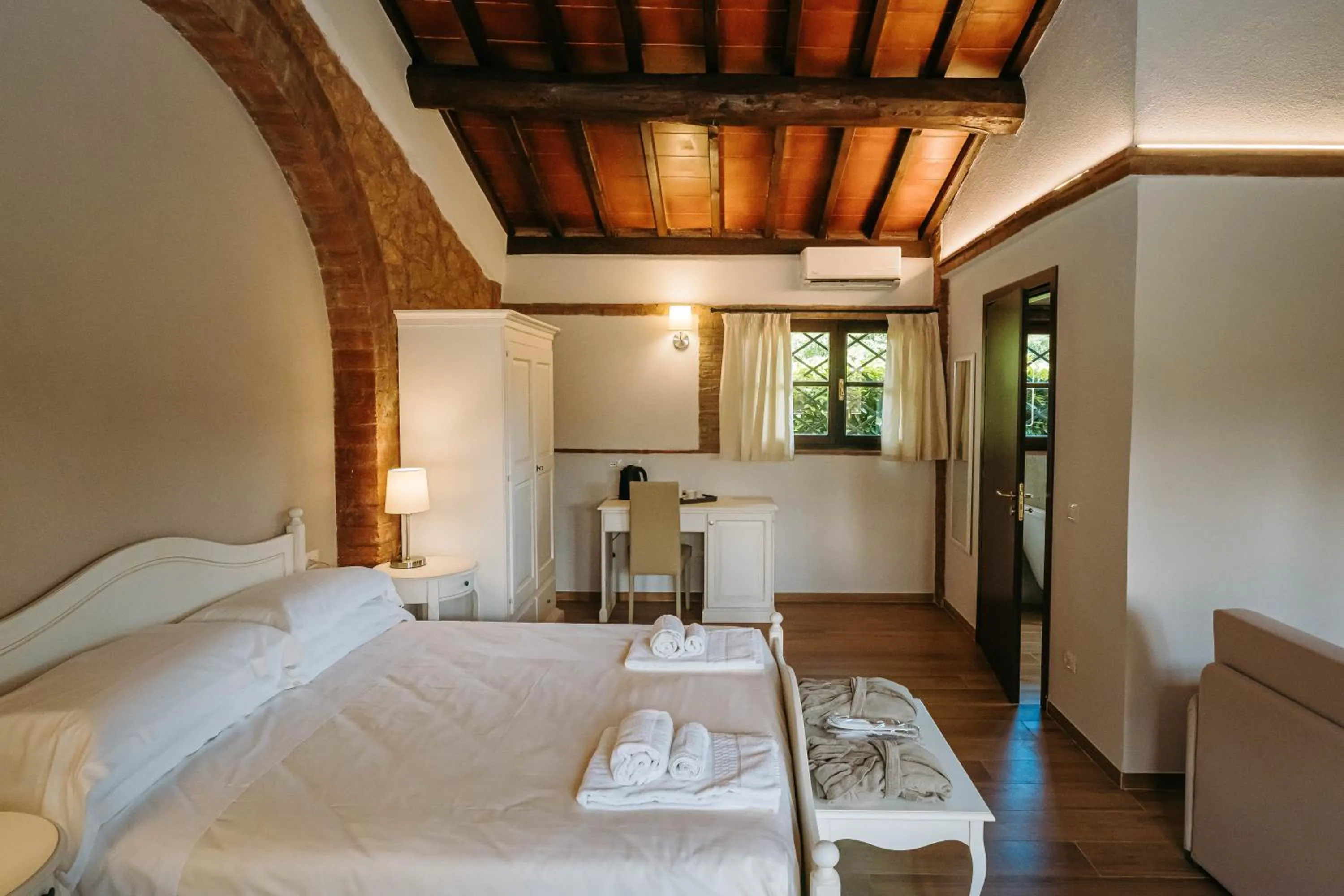 Bedroom, Bed in Borgo Il Poggiaccio Residenza Turistico Alberghiera