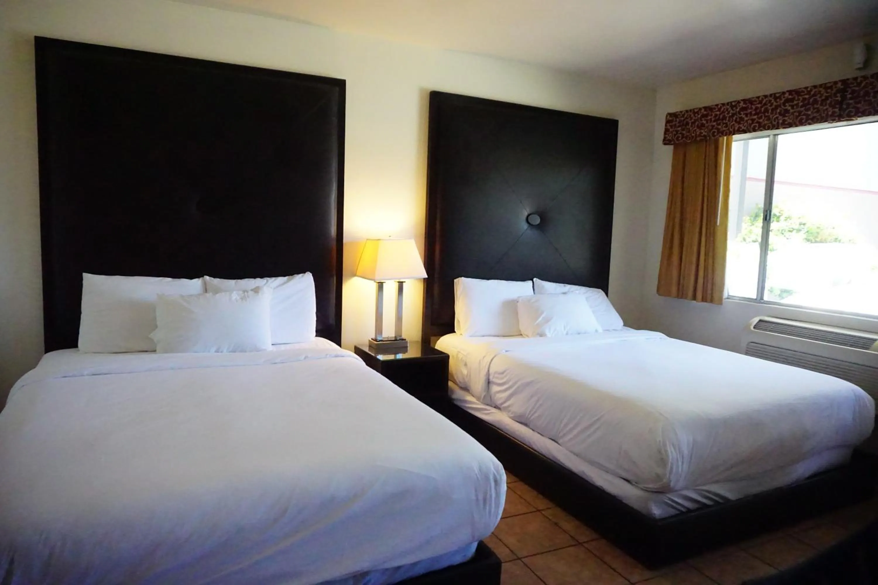 Bed in Casa Bella Inn Downtown LA