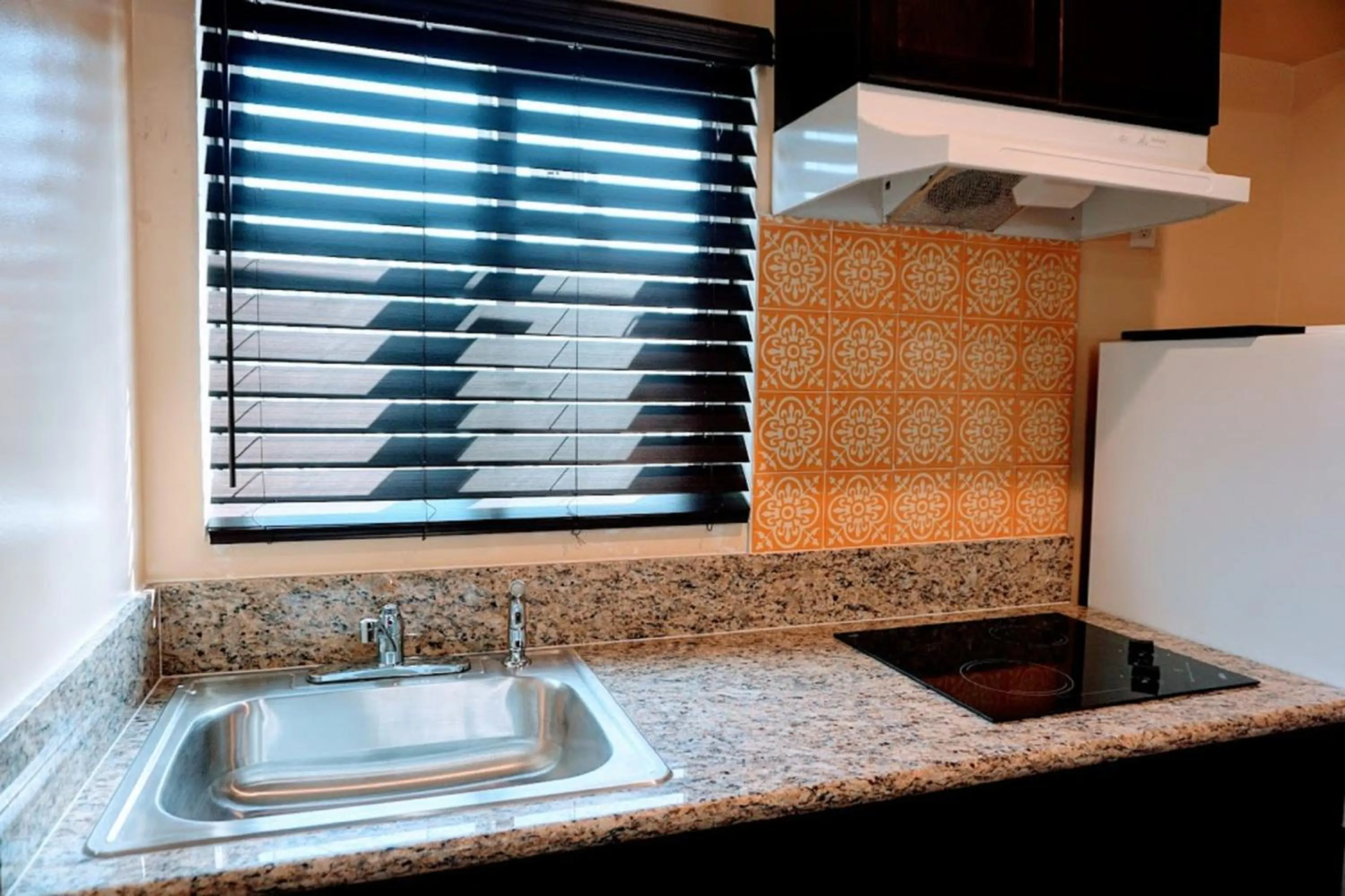 Kitchen or kitchenette in Casa Bella Inn Downtown LA