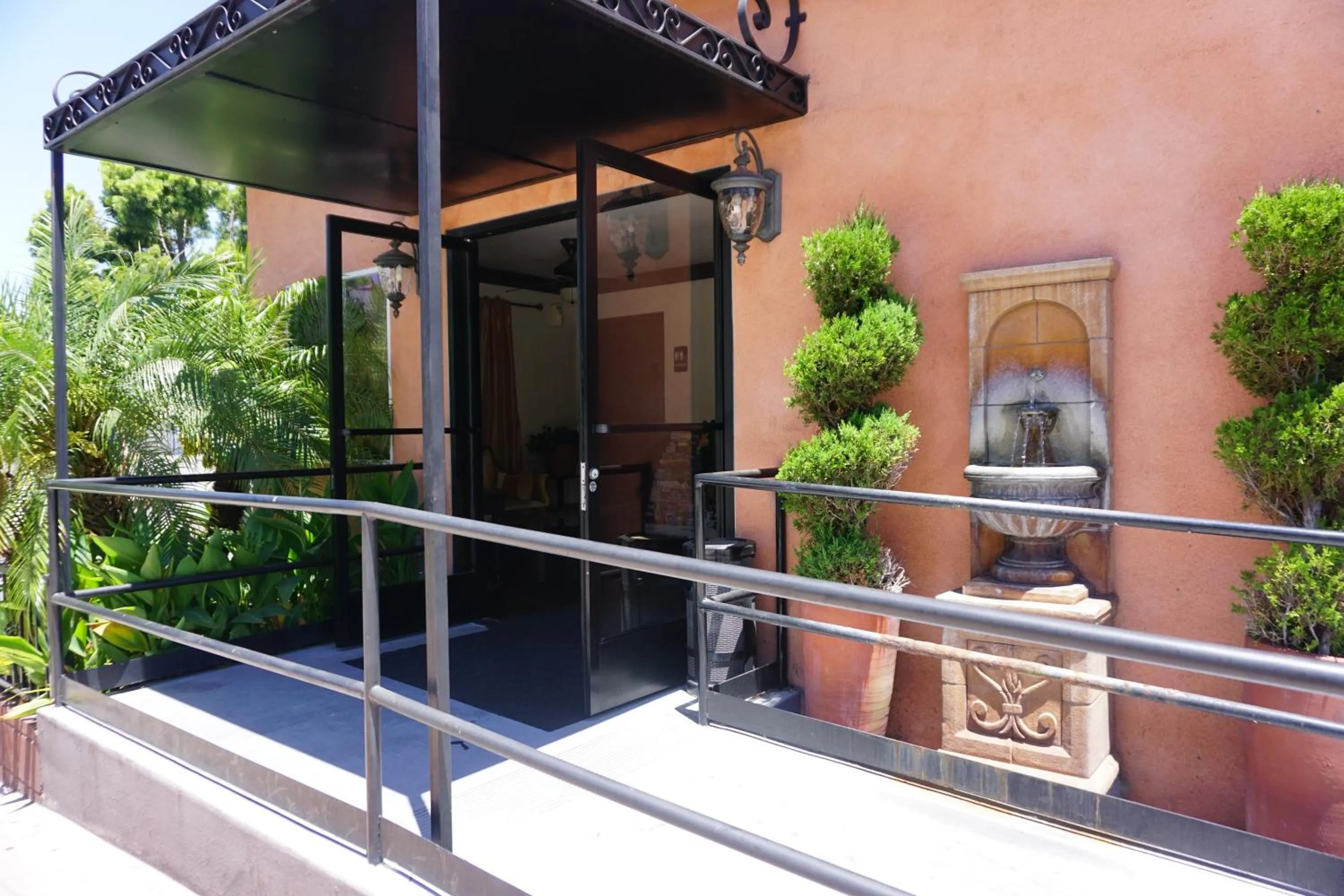 Property building in Casa Bella Inn Downtown LA