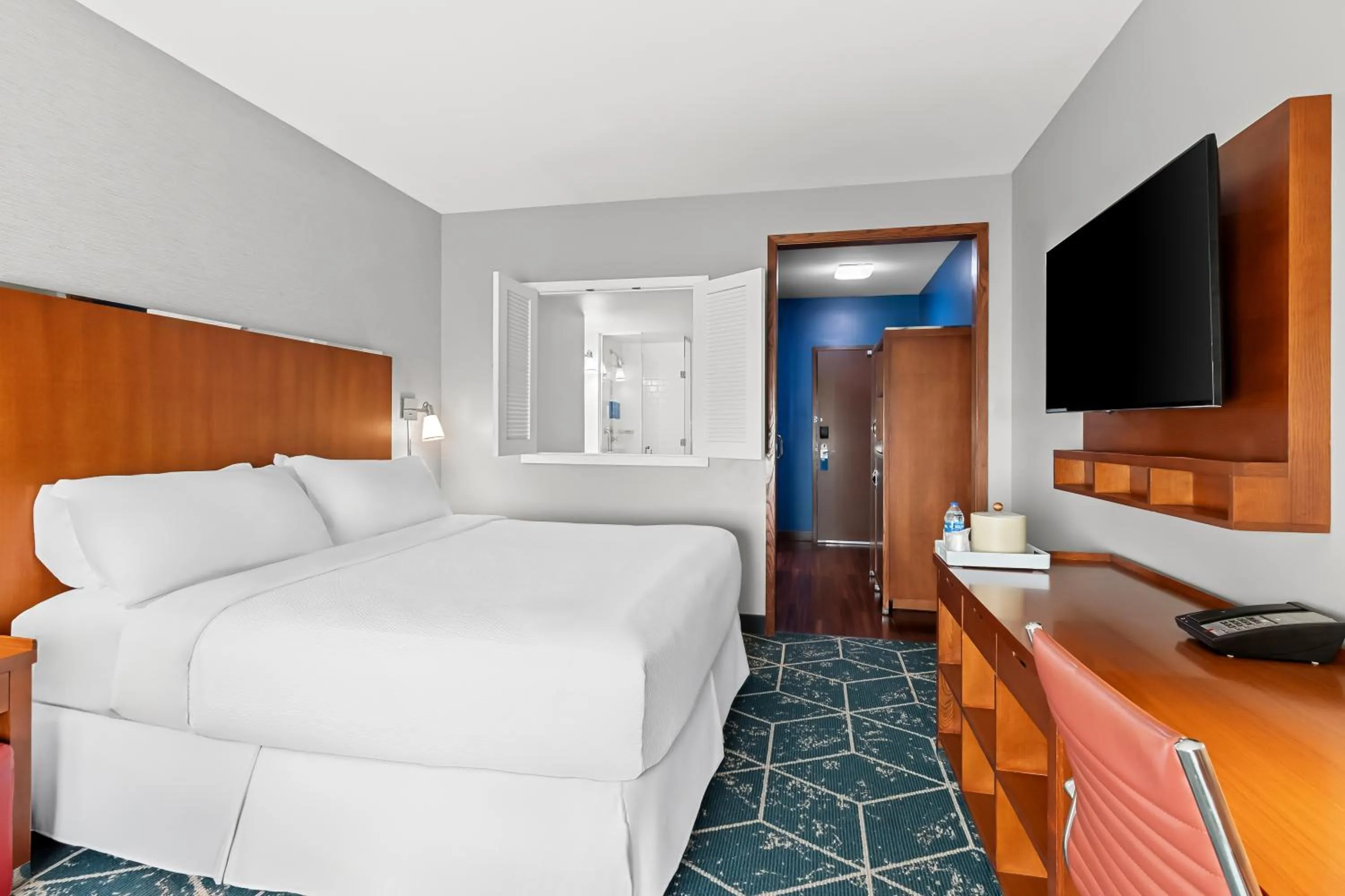 Evening entertainment, Bed in Four Points by Sheraton Oklahoma City Quail Springs