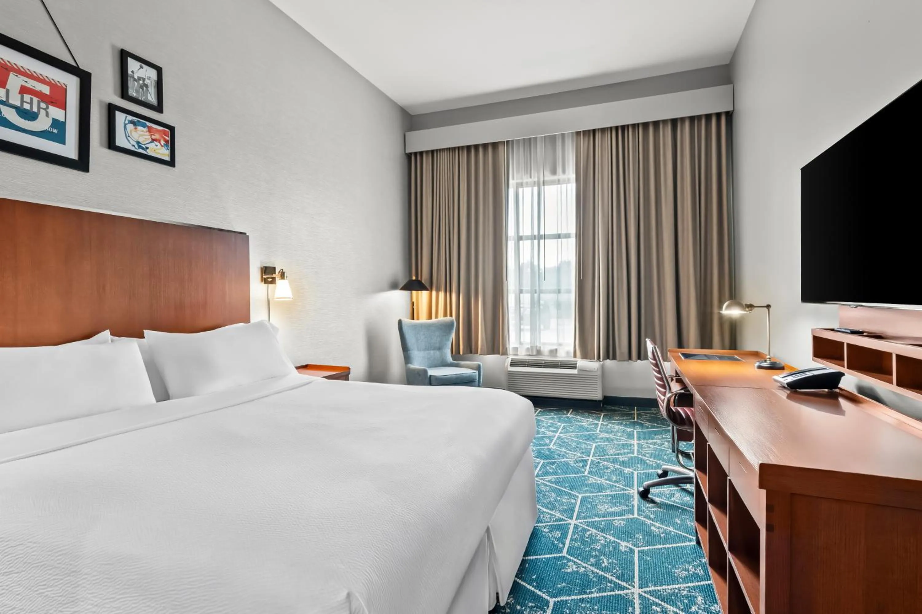 Bedroom, Bed in Four Points by Sheraton Oklahoma City Quail Springs