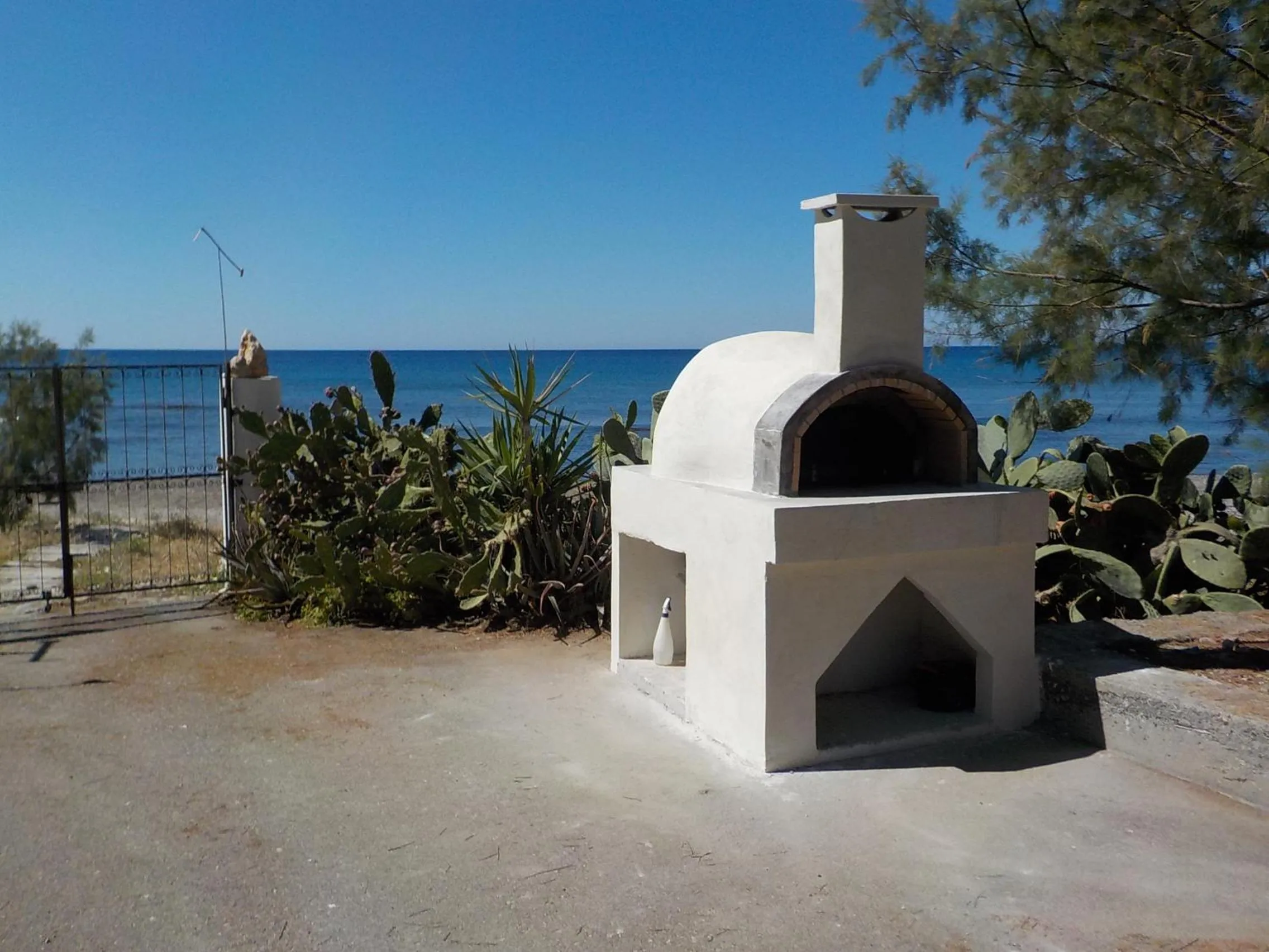 BBQ facilities in Mandorla Apartments