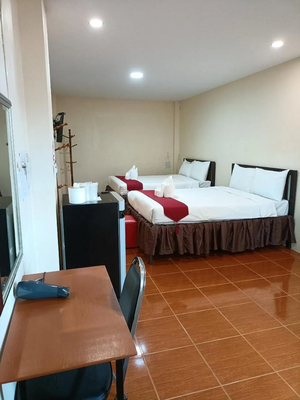 Photo of the whole room, Bed in โรงแรมแอมไอม่อน - Am Amoonds Hotel