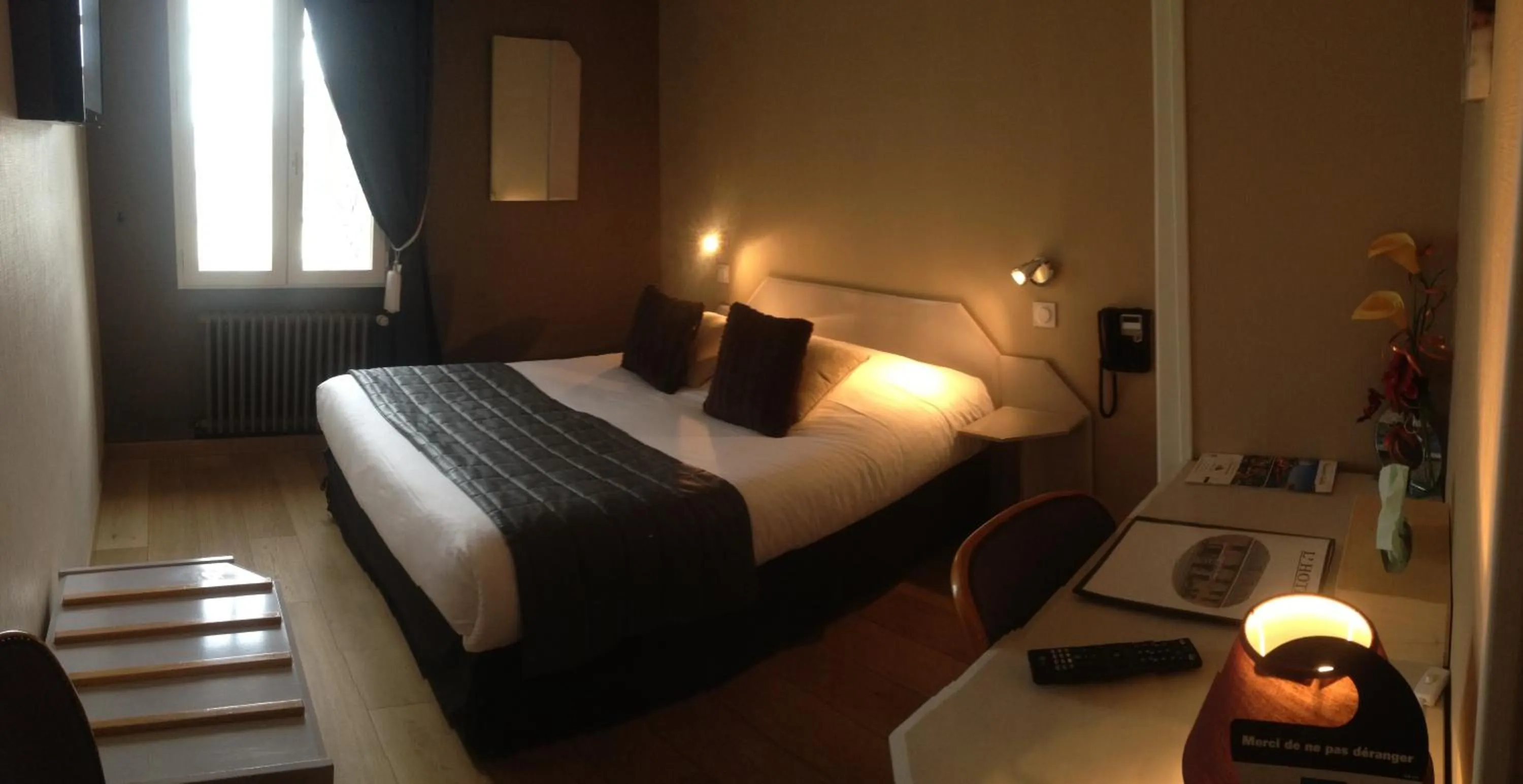 Bedroom, Bed in Hotel Restaurant de la Marne