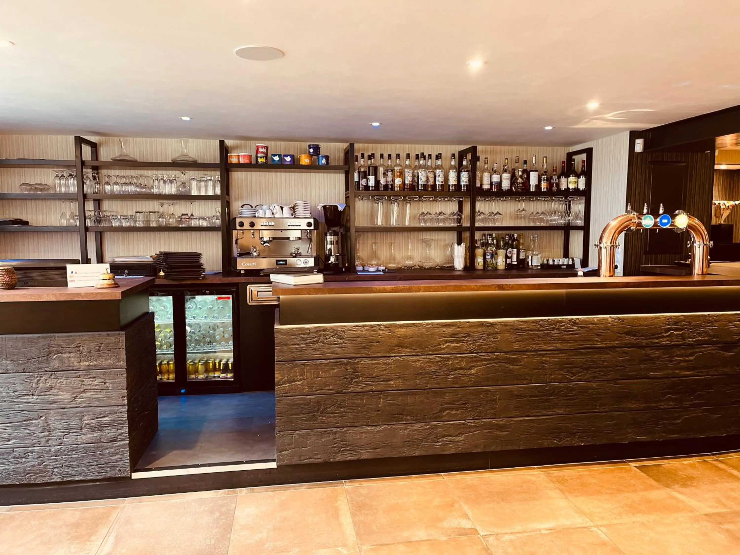 Lounge or bar in Hotel Restaurant de la Marne