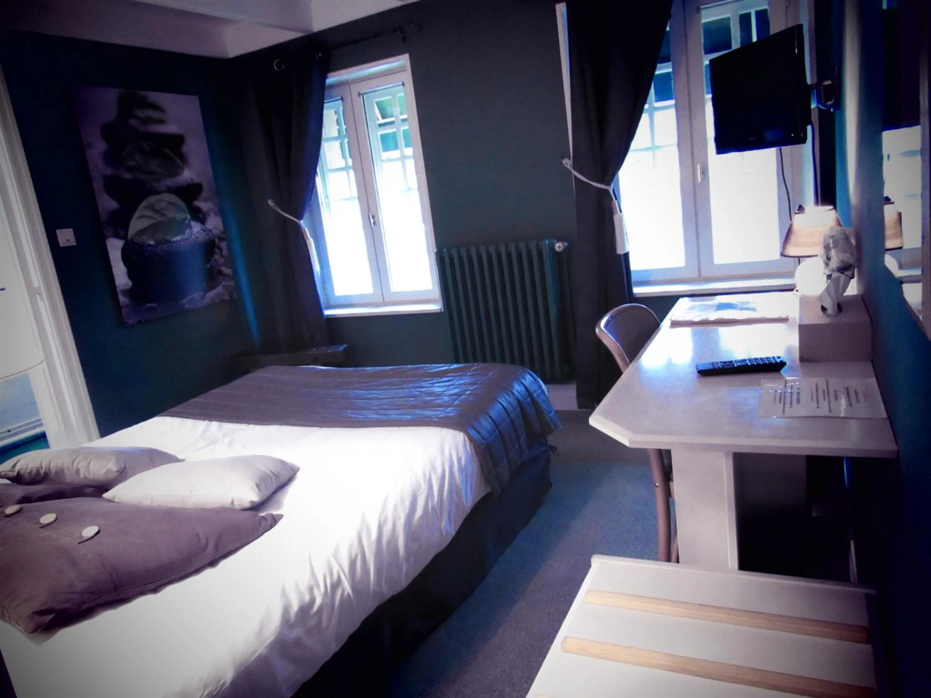 Bed in Hotel Restaurant de la Marne