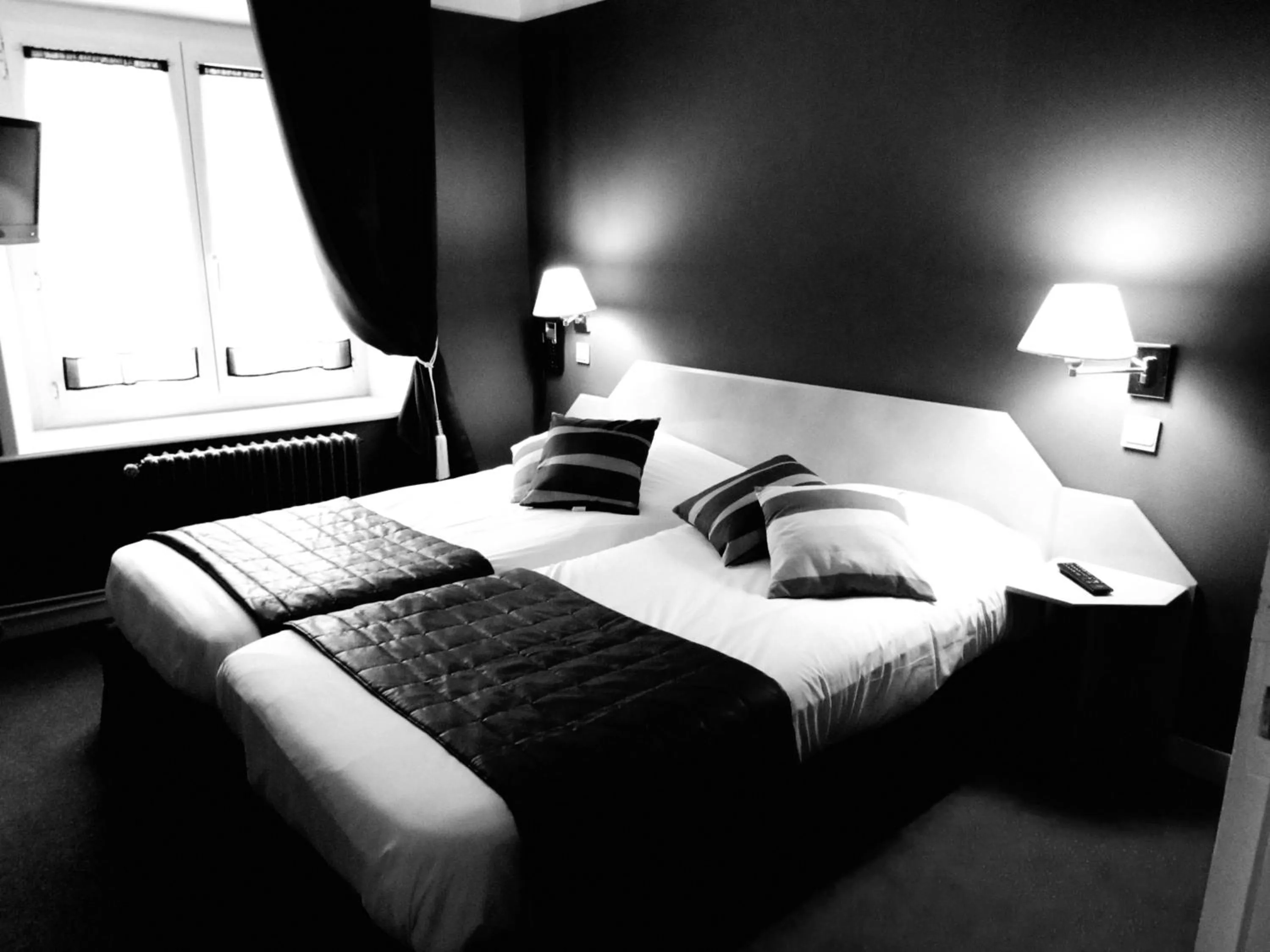 Bed in Hotel Restaurant de la Marne