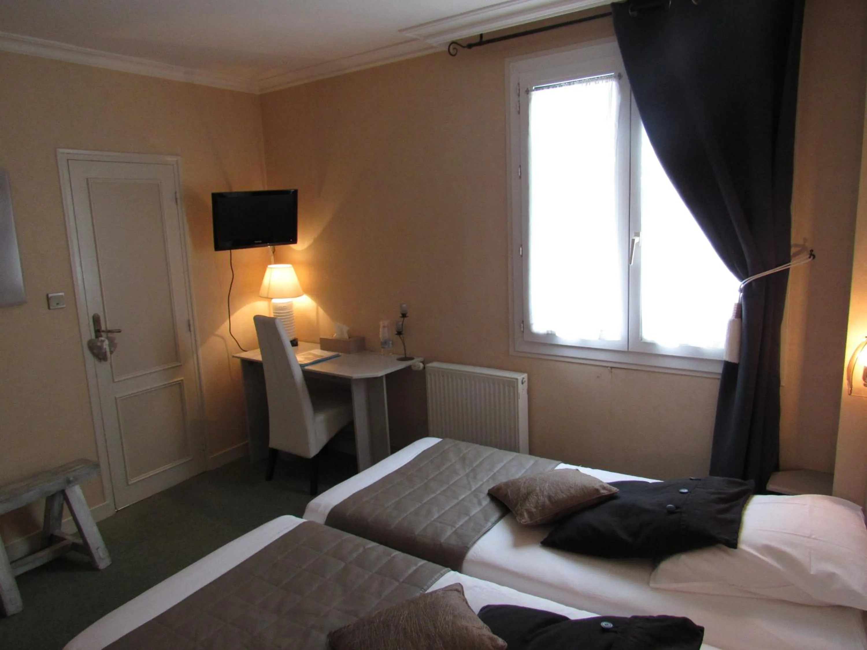 Bed in Hotel Restaurant de la Marne