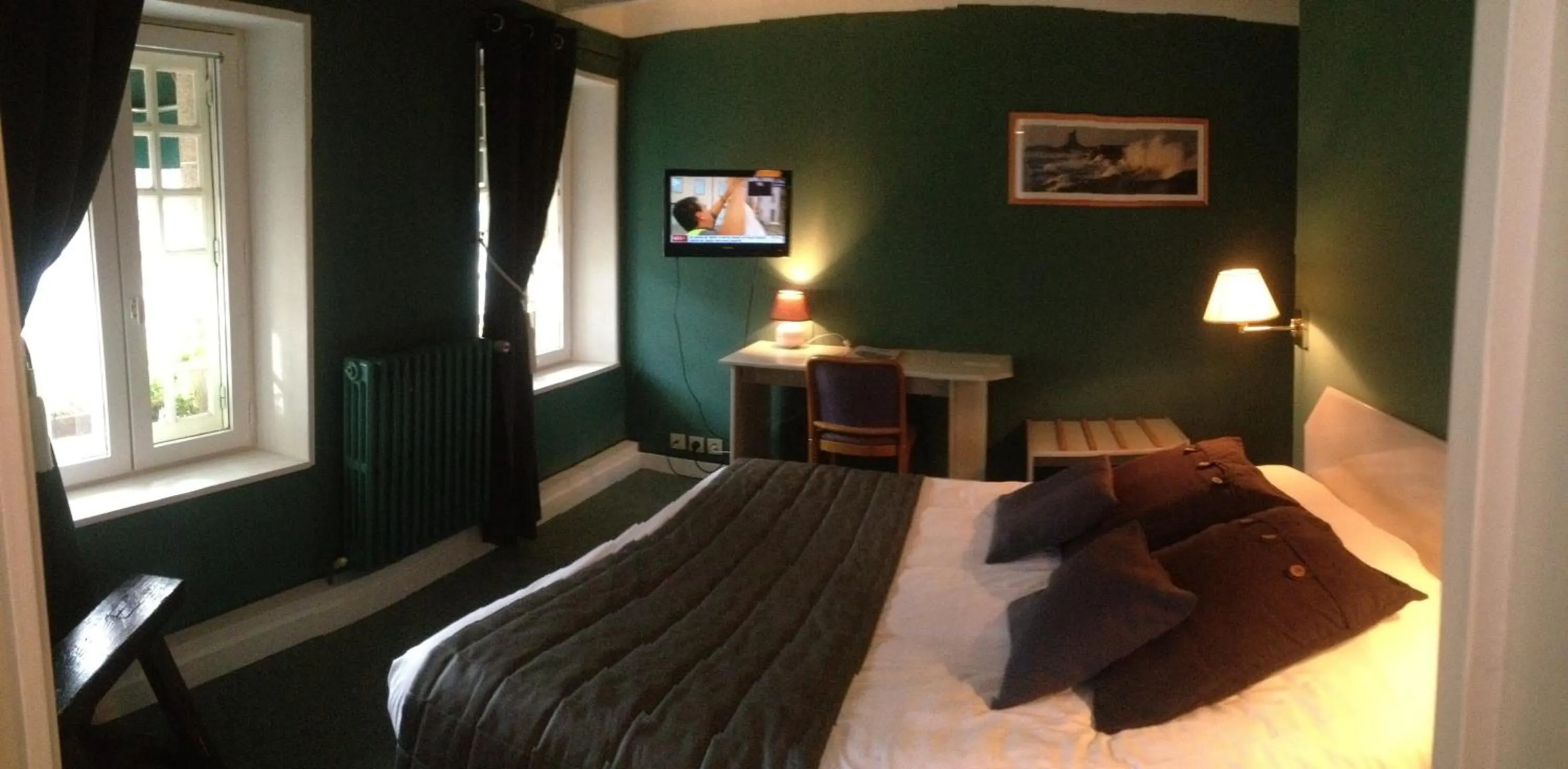 Photo of the whole room, Bed in Hotel Restaurant de la Marne