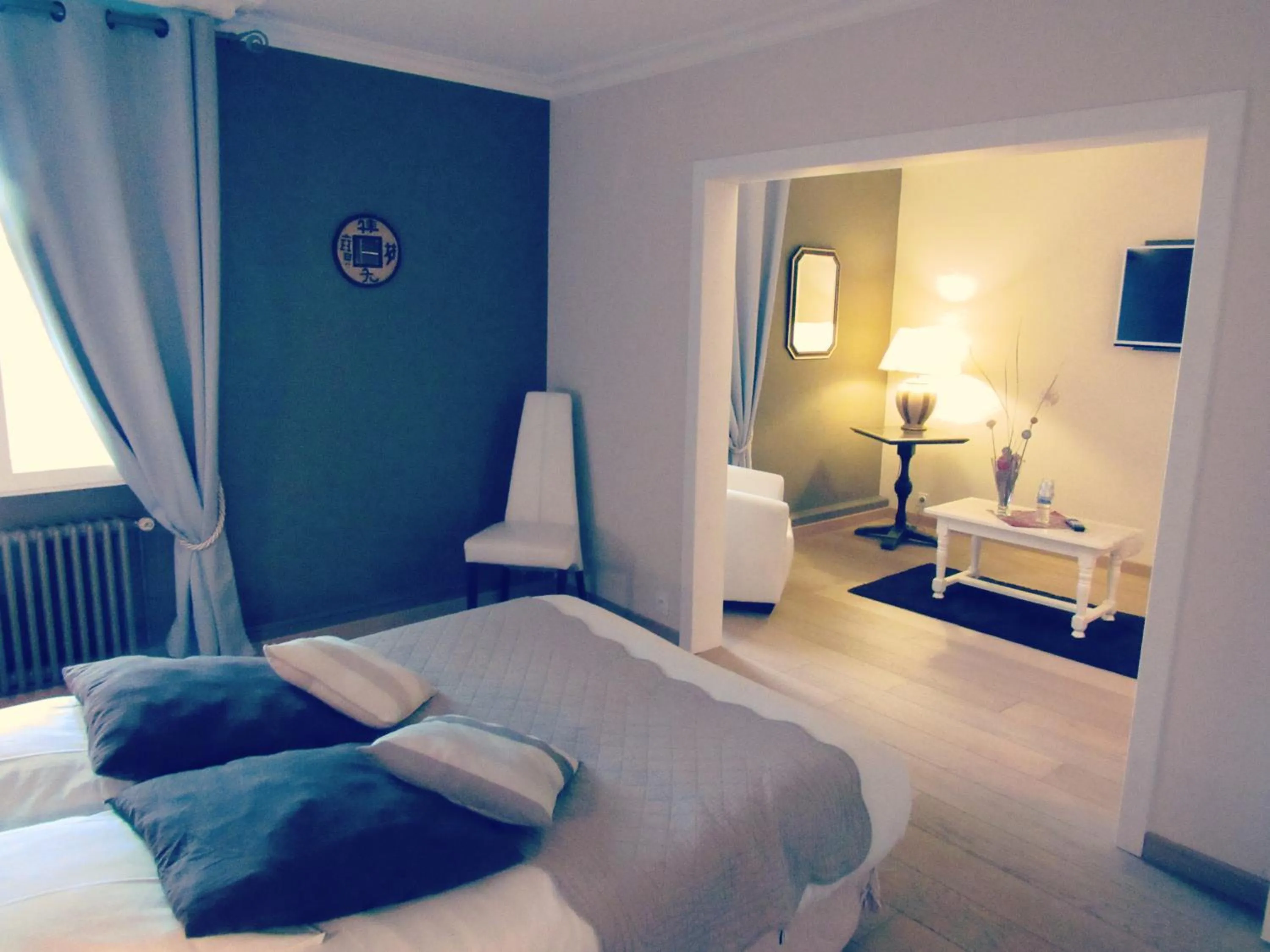 Bed in Hotel Restaurant de la Marne