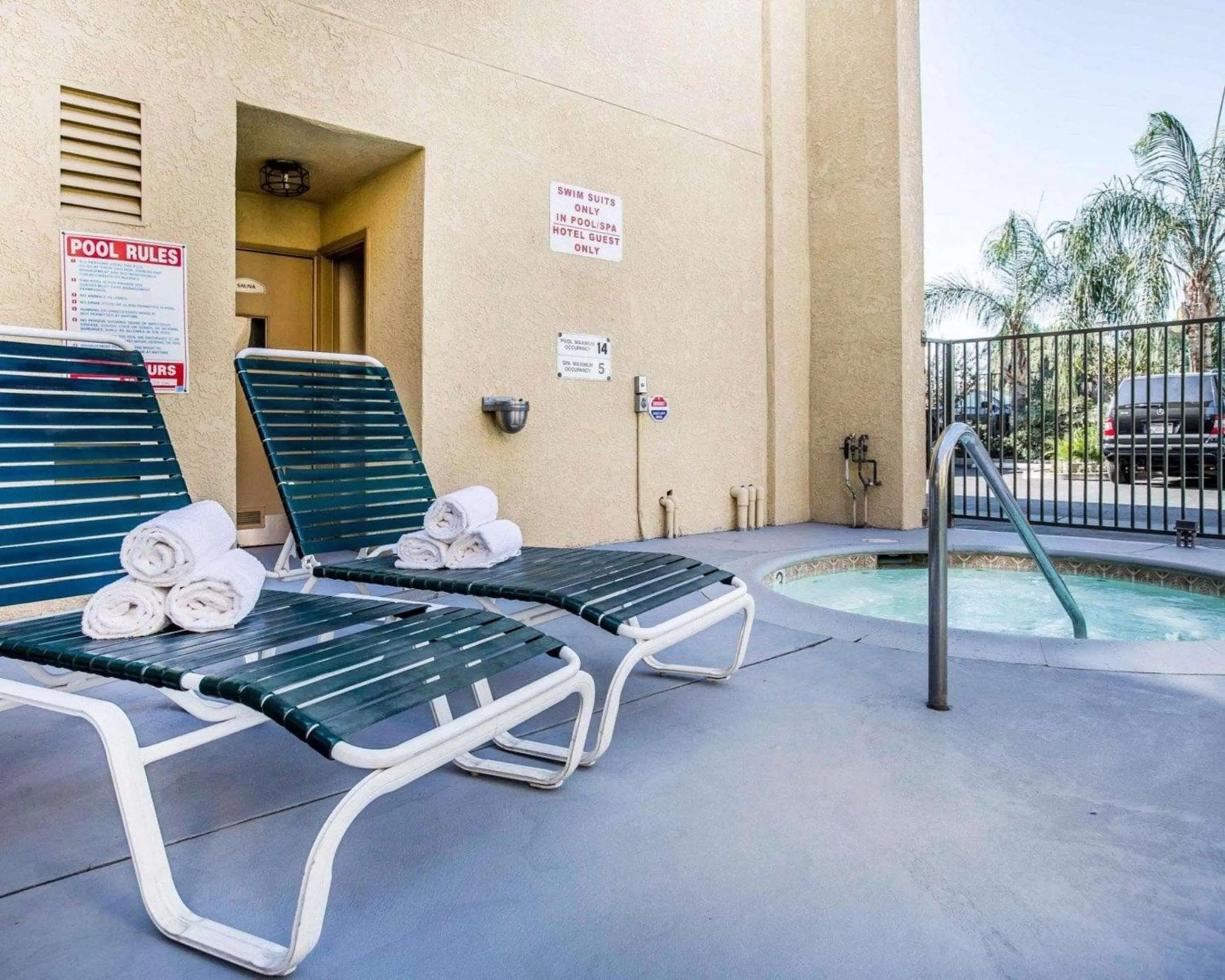 Pool view in California Inn and Suites Bakersfield