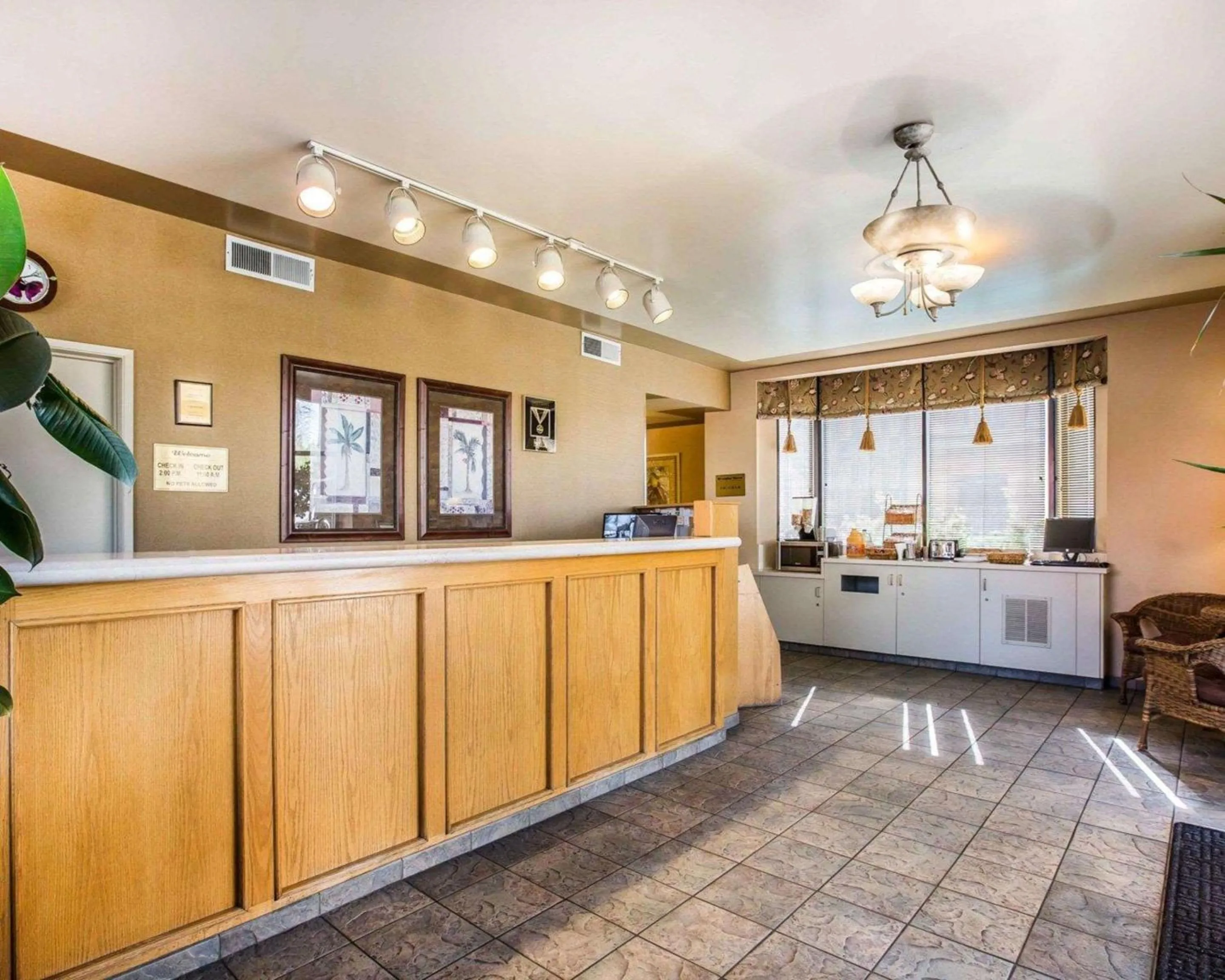 Lobby or reception in California Inn and Suites Bakersfield