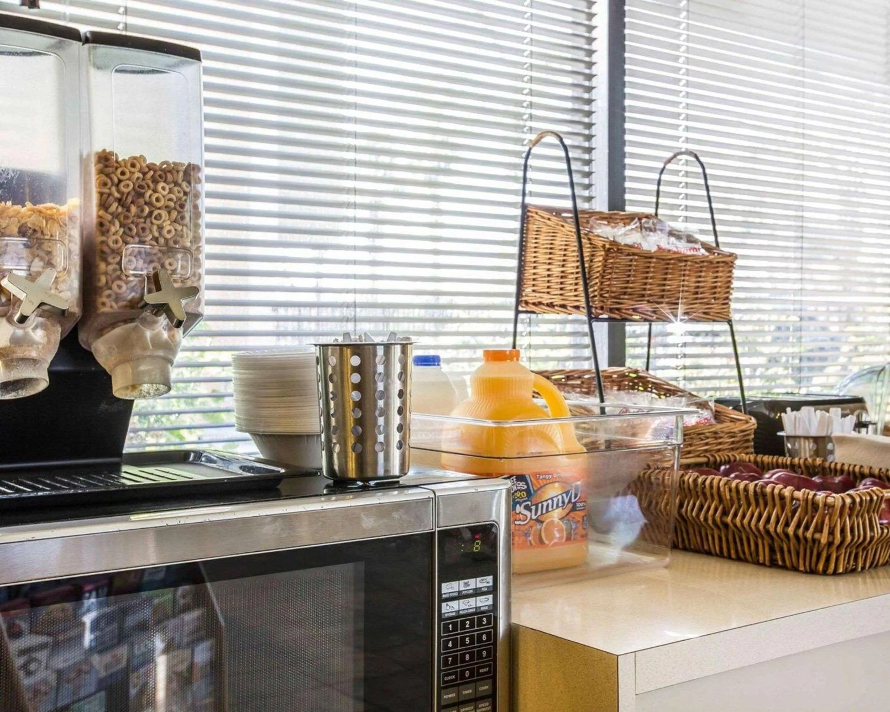 Breakfast in California Inn and Suites Bakersfield