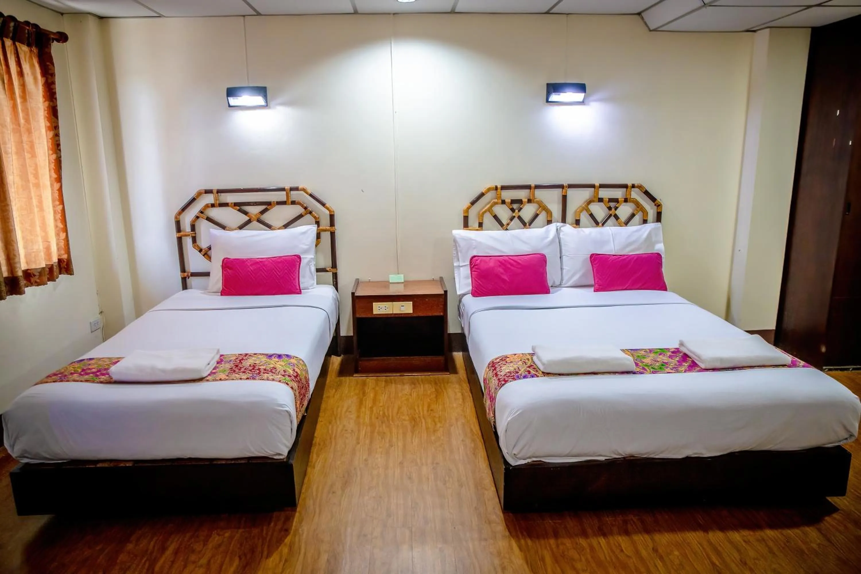 Bedroom, Bed in Lukmuang 2 Hotel