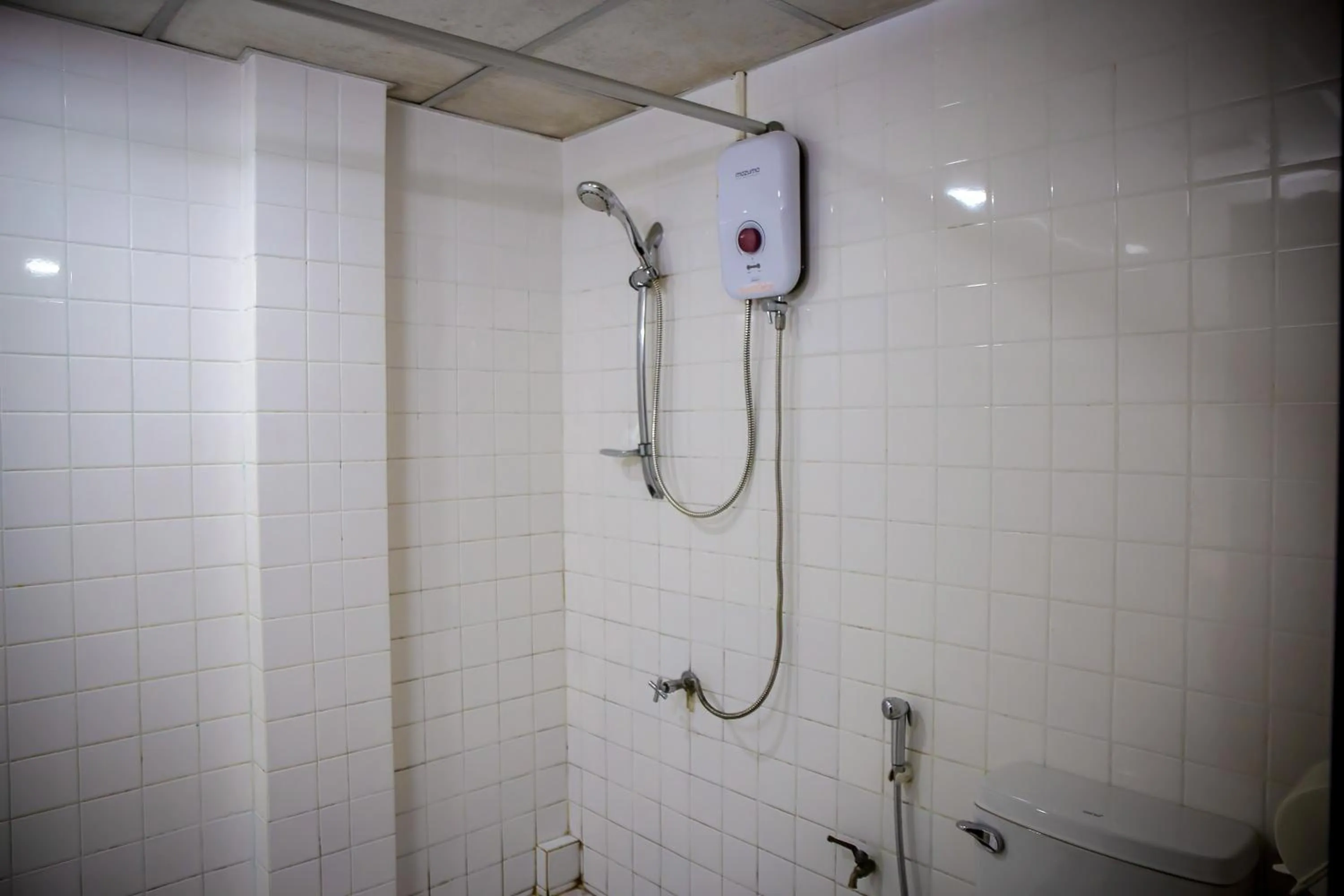 Bathroom in Lukmuang 2 Hotel