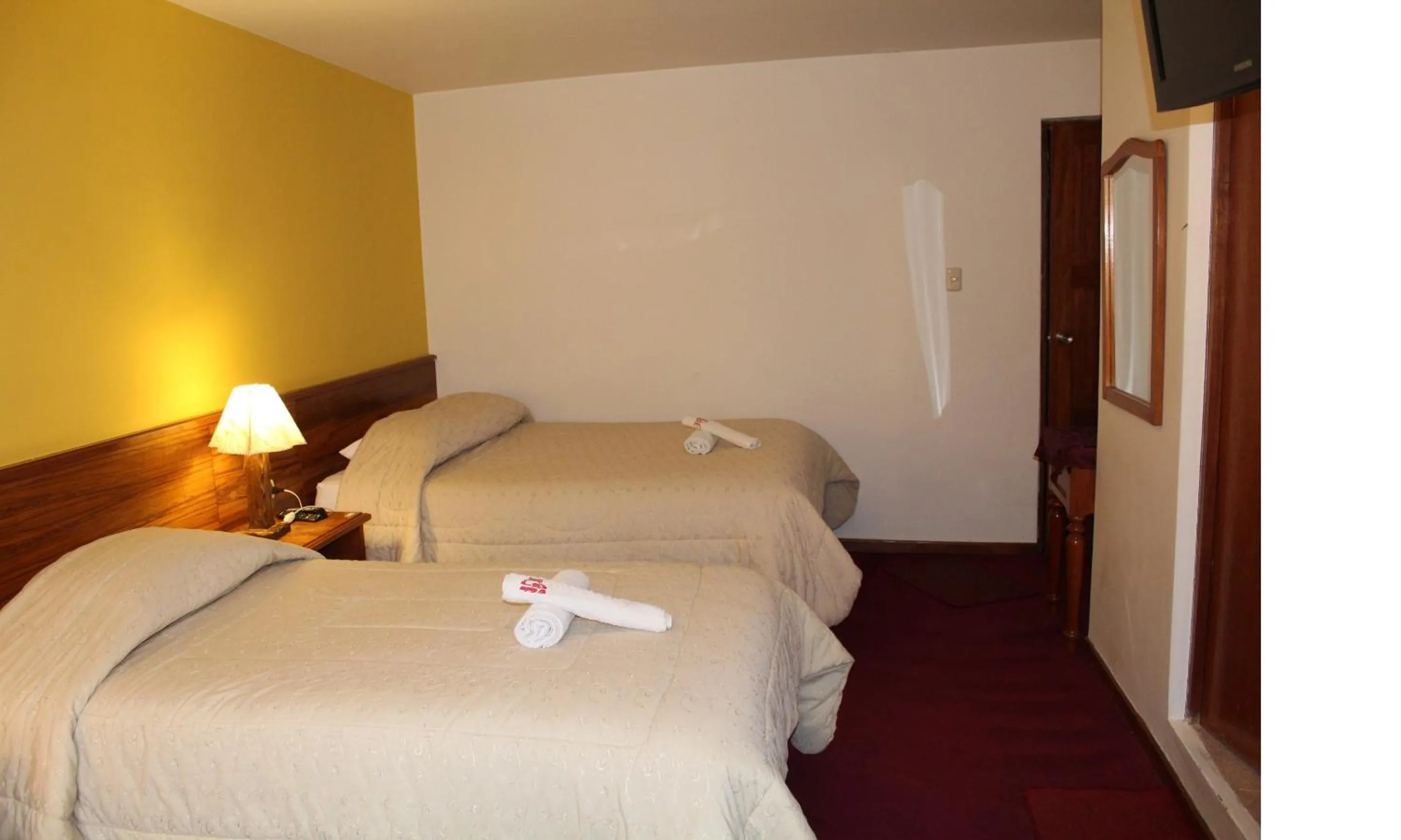 Photo of the whole room, Bed in Kaaro Hotel El Buho