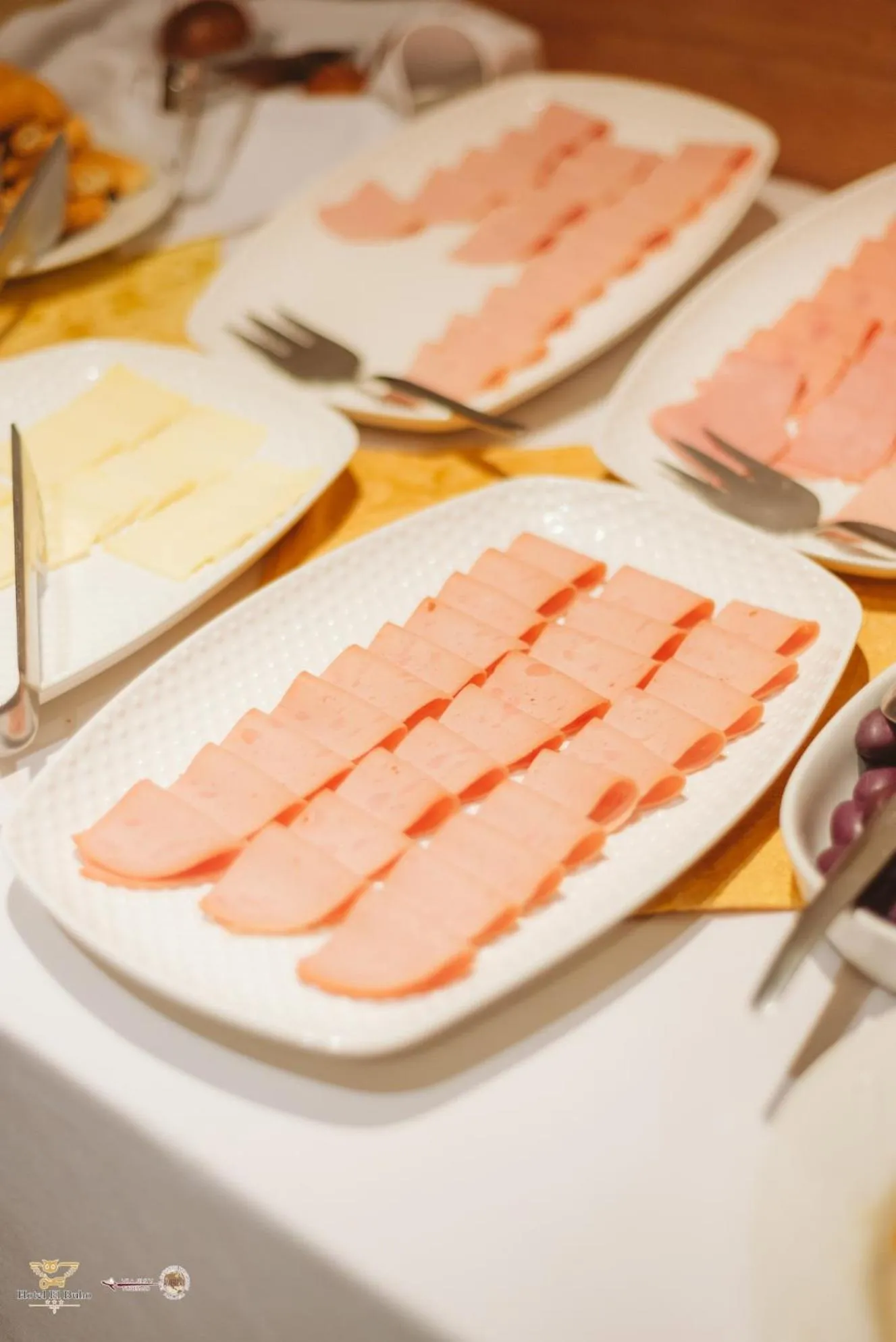 Buffet breakfast in Kaaro Hotel El Buho