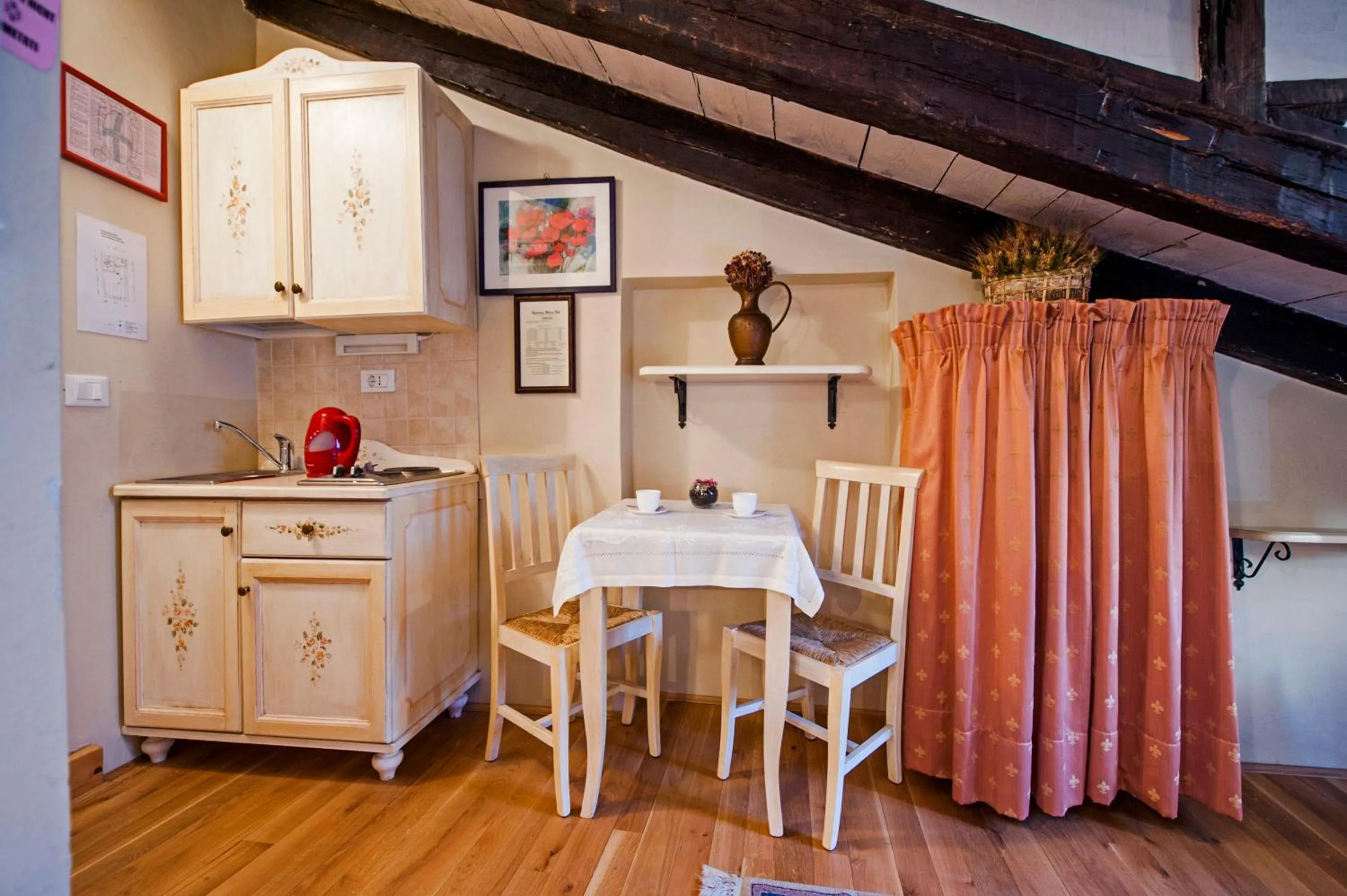 Kitchen or kitchenette in Residence MARCO POLO Centro Storico