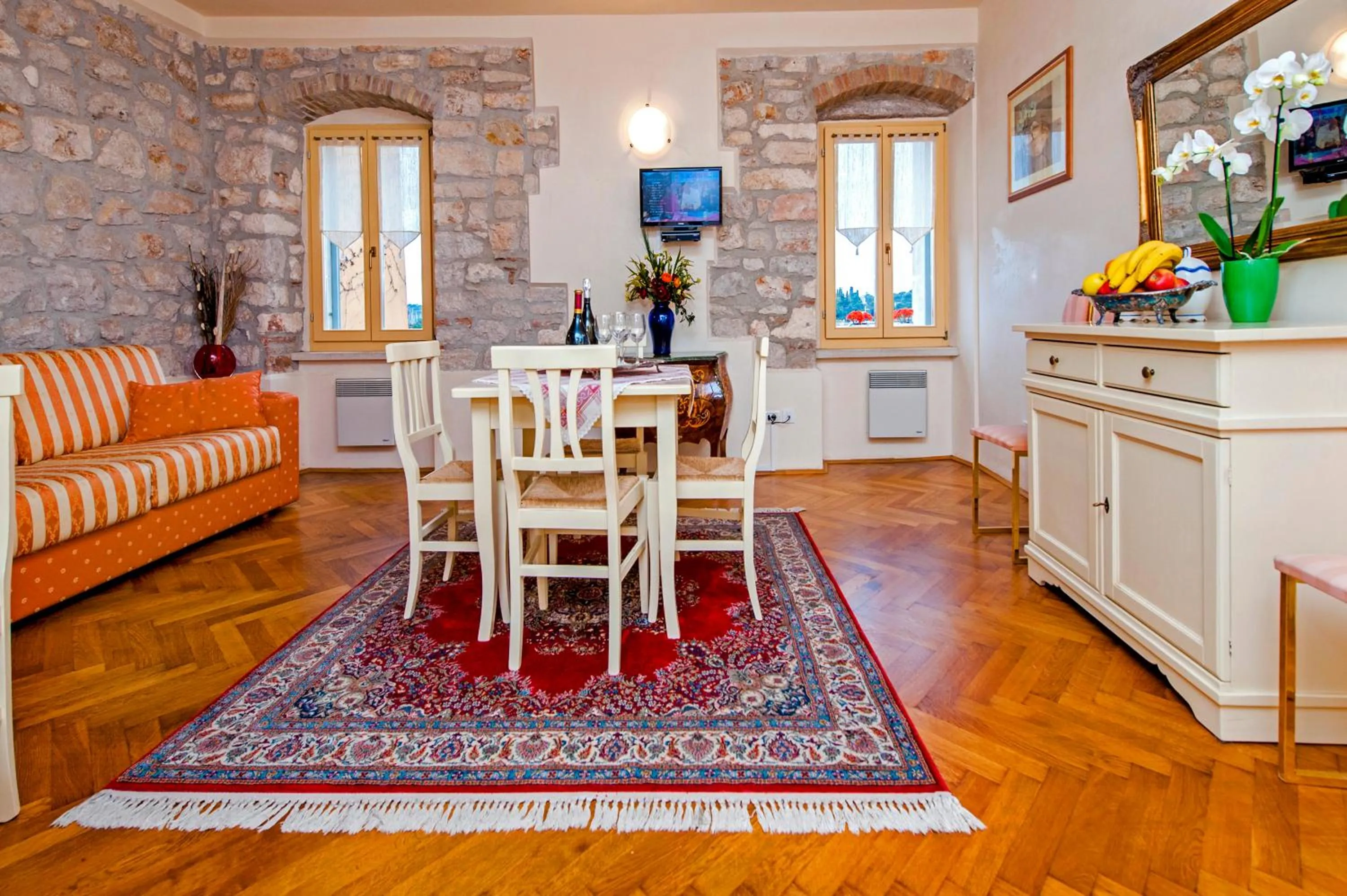 Dining area in Residence LA CARERA Centro Storico