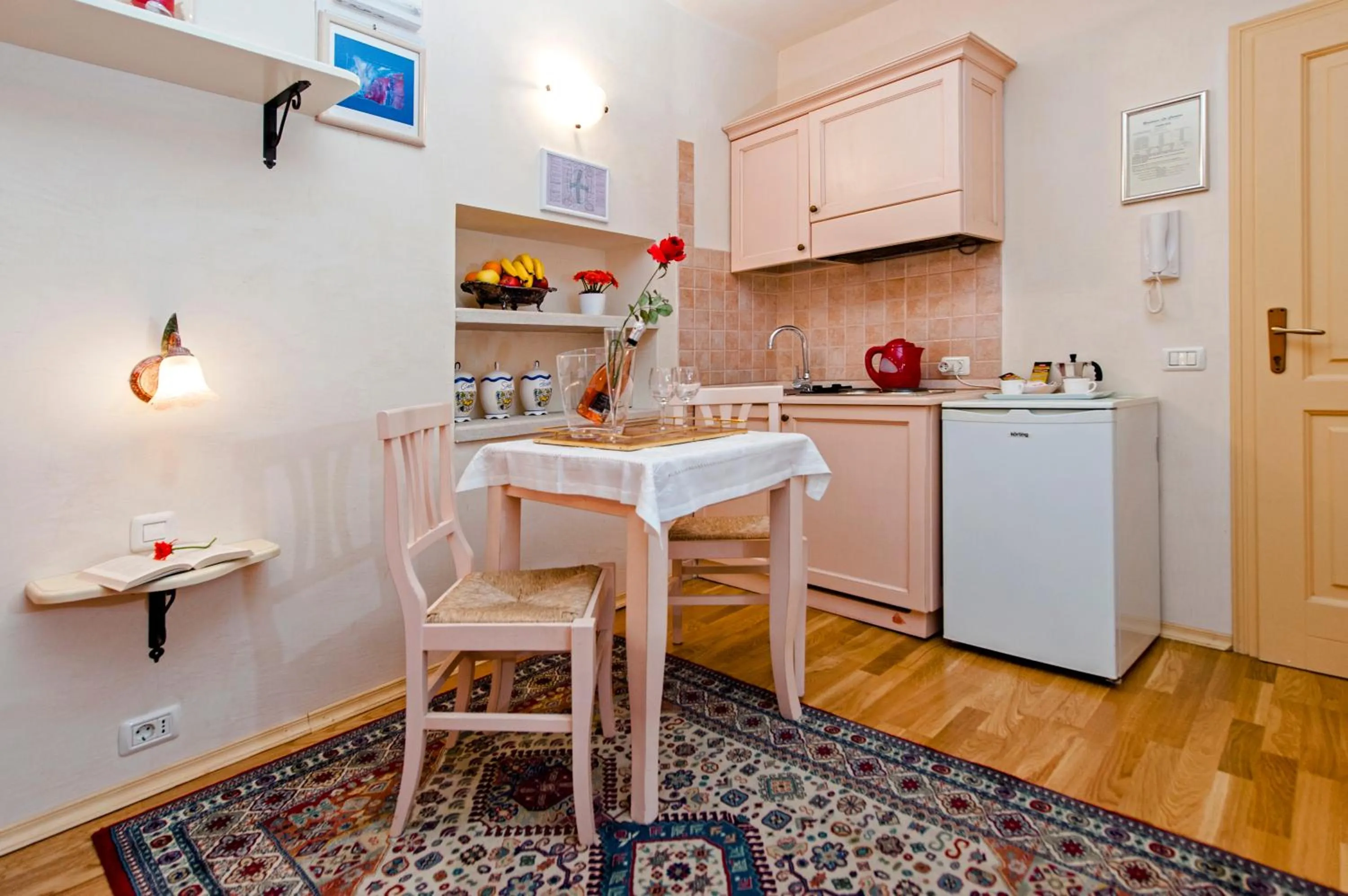 Kitchen or kitchenette in Residence LA CARERA Centro Storico