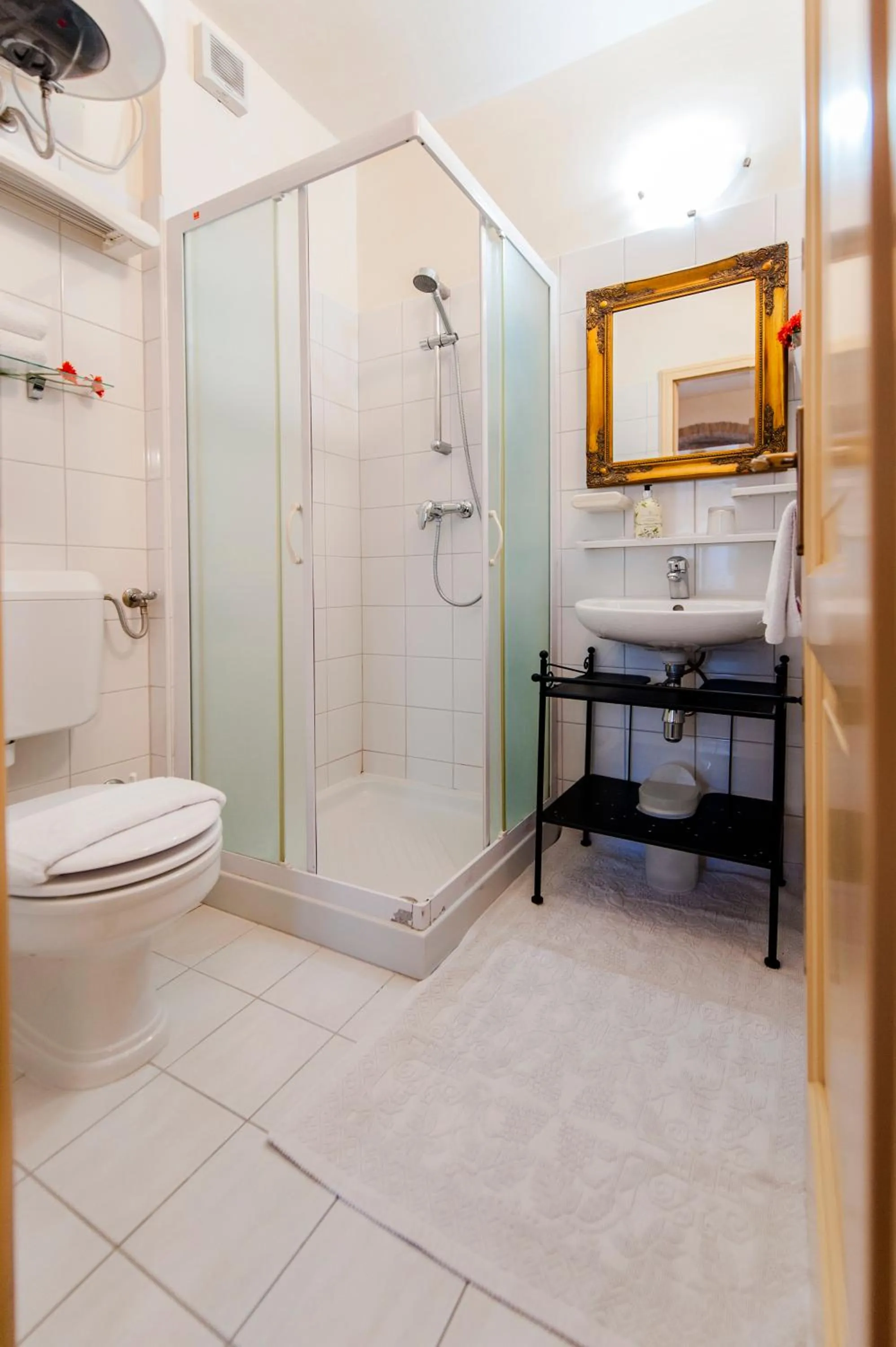 Bathroom in Residence LA CARERA Centro Storico