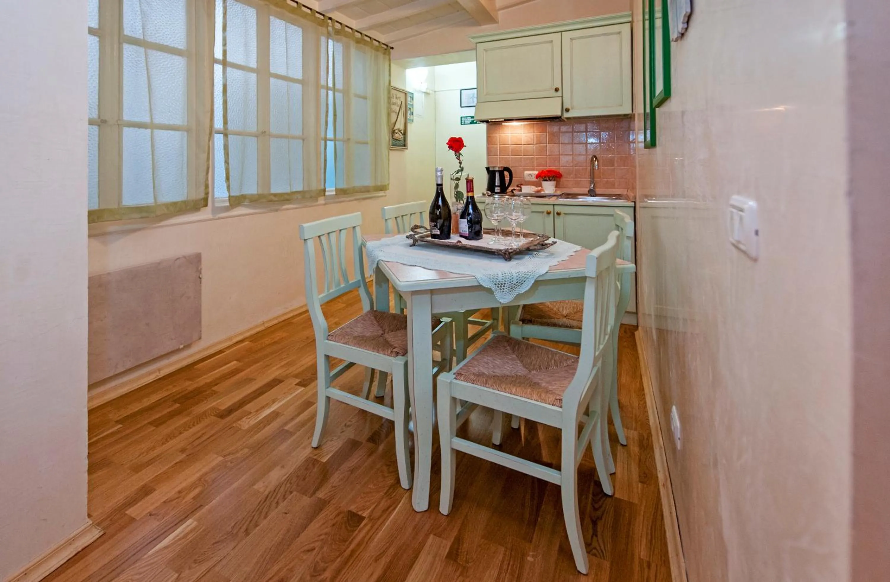 Dining area in Residence LA CARERA Centro Storico