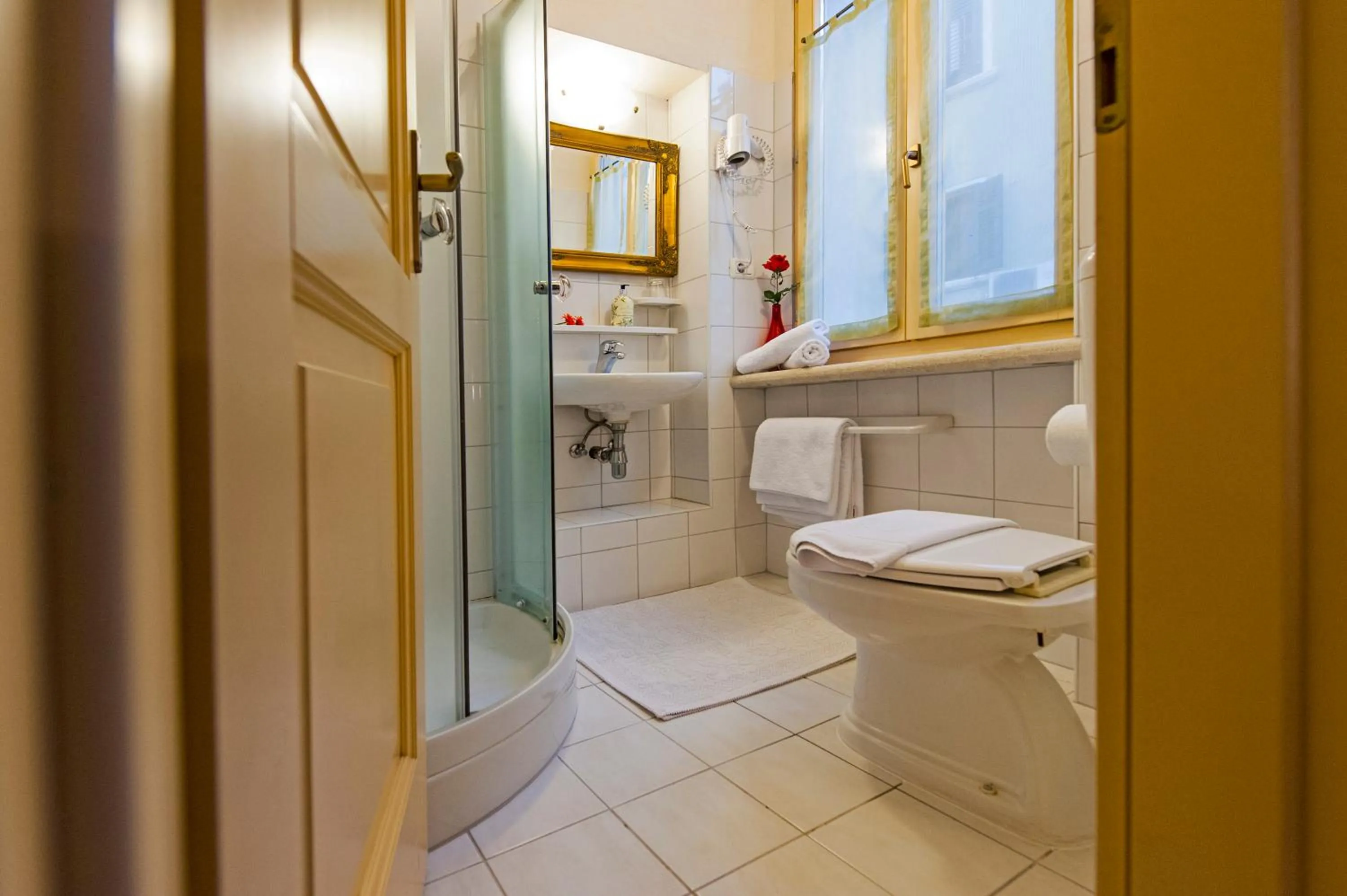 Bathroom in Residence LA CARERA Centro Storico