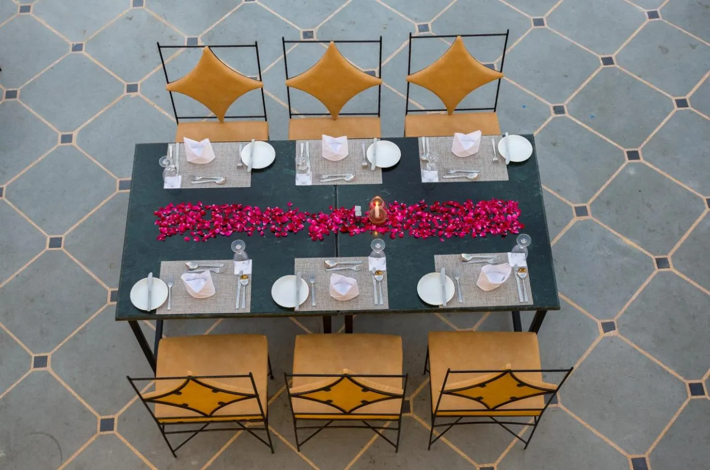 Food and drinks in Bloom Boutique l Lake Pichola