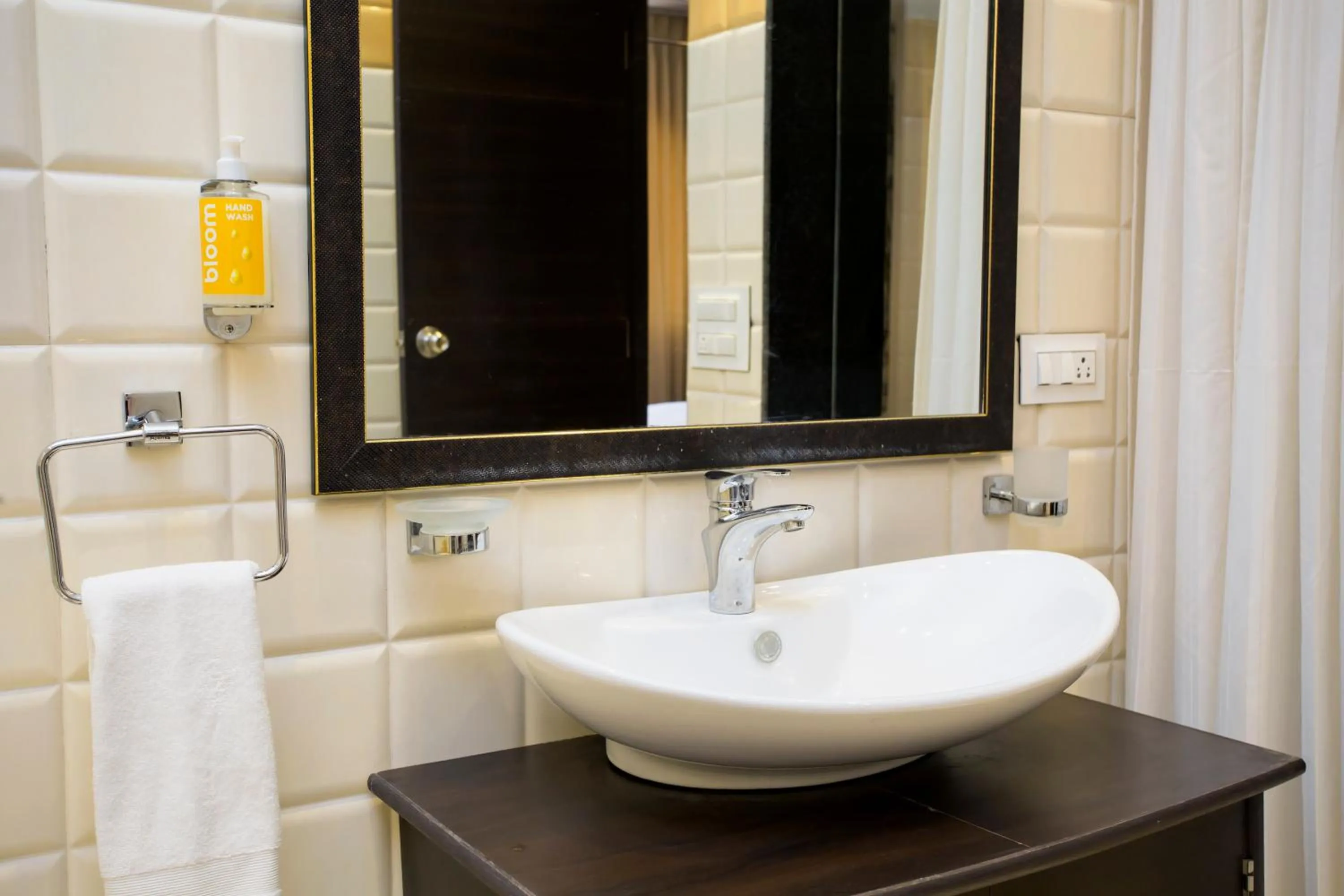 Bathroom in Bloom Boutique l Lake Pichola