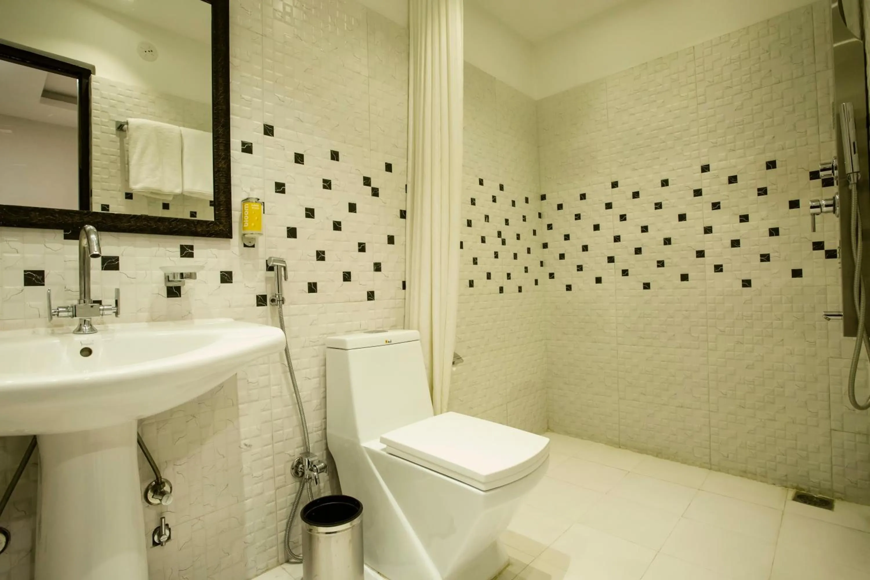 Bathroom in Bloom Boutique l Lake Pichola