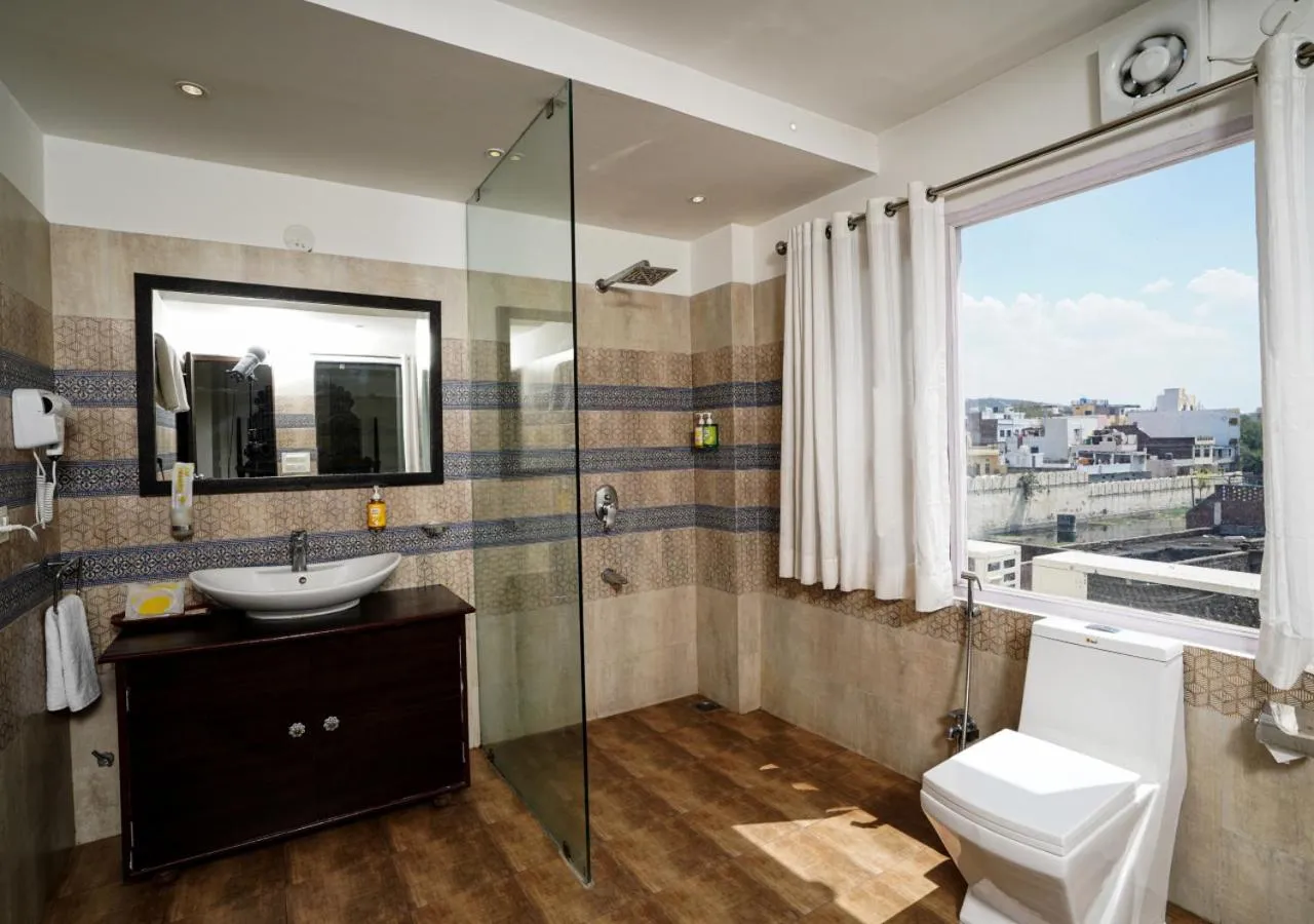 Bathroom in Bloom Boutique l Lake Pichola