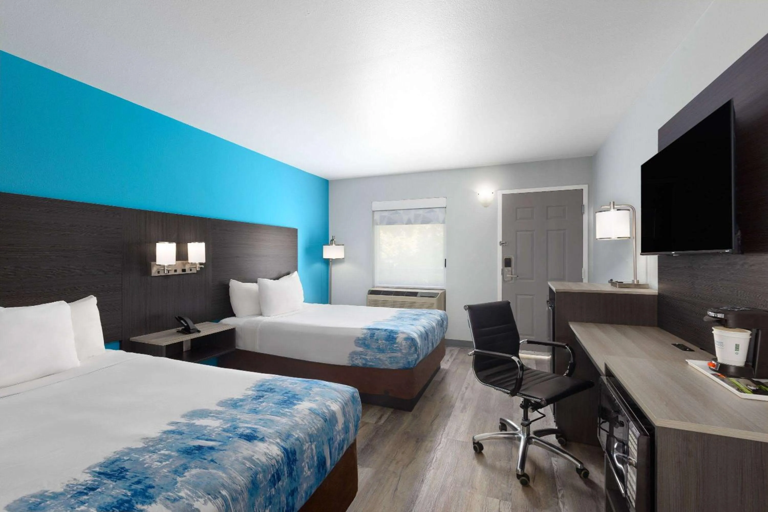 Photo of the whole room, Bed in Baymont by Wyndham Branson Thousand Hills