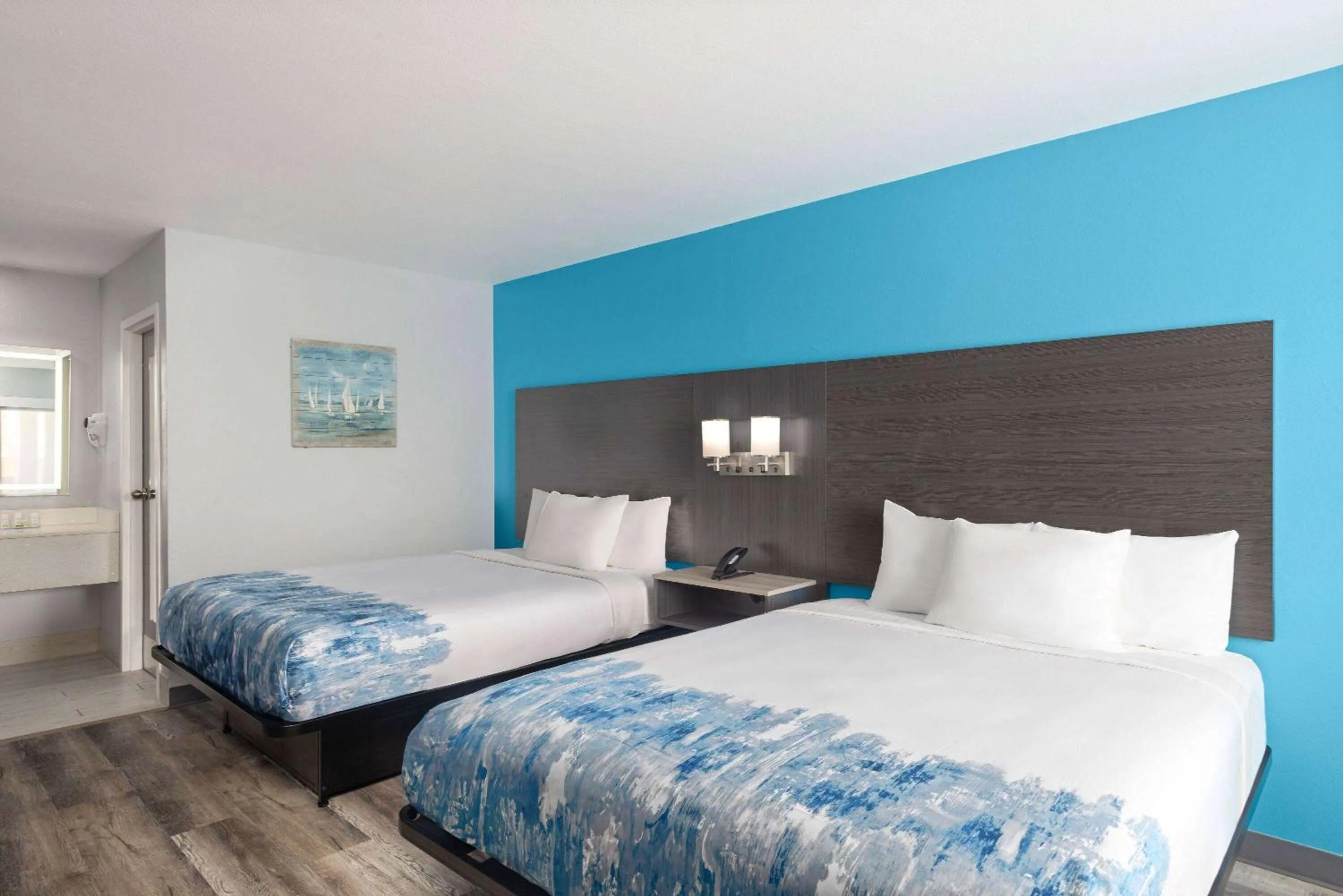 Photo of the whole room, Bed in Baymont by Wyndham Branson Thousand Hills