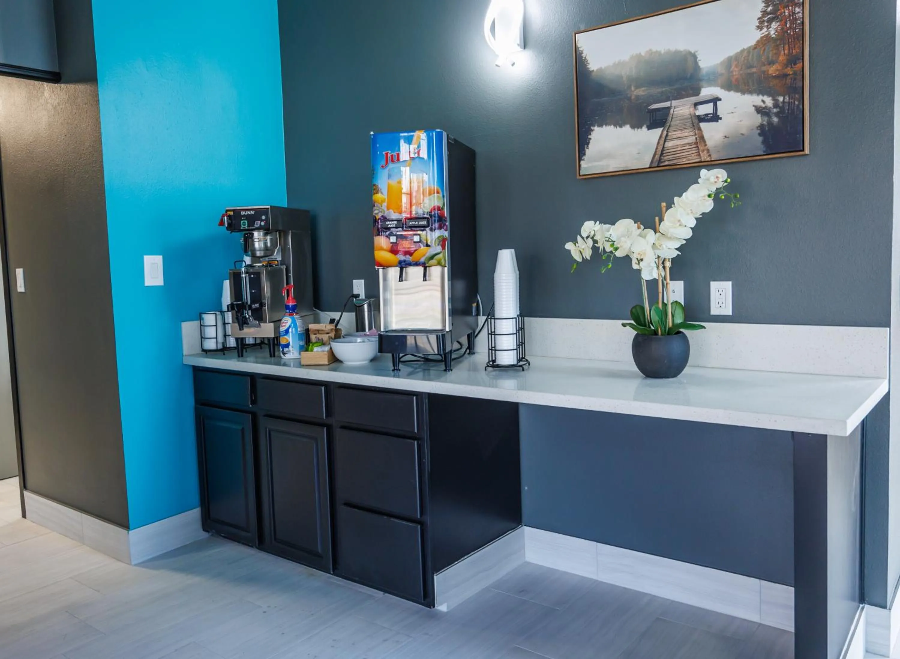 Coffee/tea facilities in Baymont by Wyndham Branson Thousand Hills