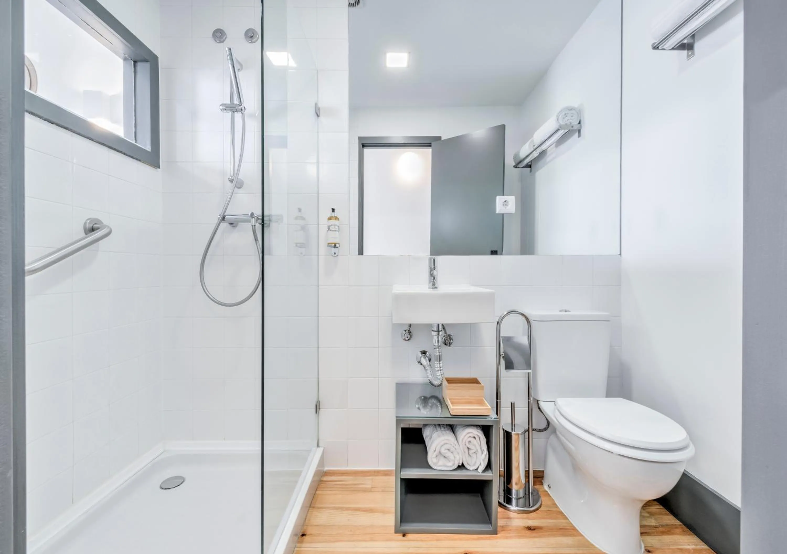 Bathroom in Oporto Street Fonte Taurina - Riverfront Suites